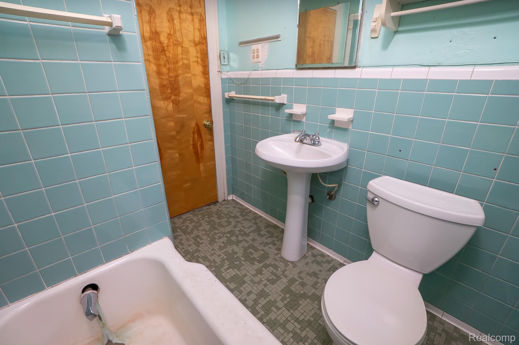 15859 Cloverlawn Street