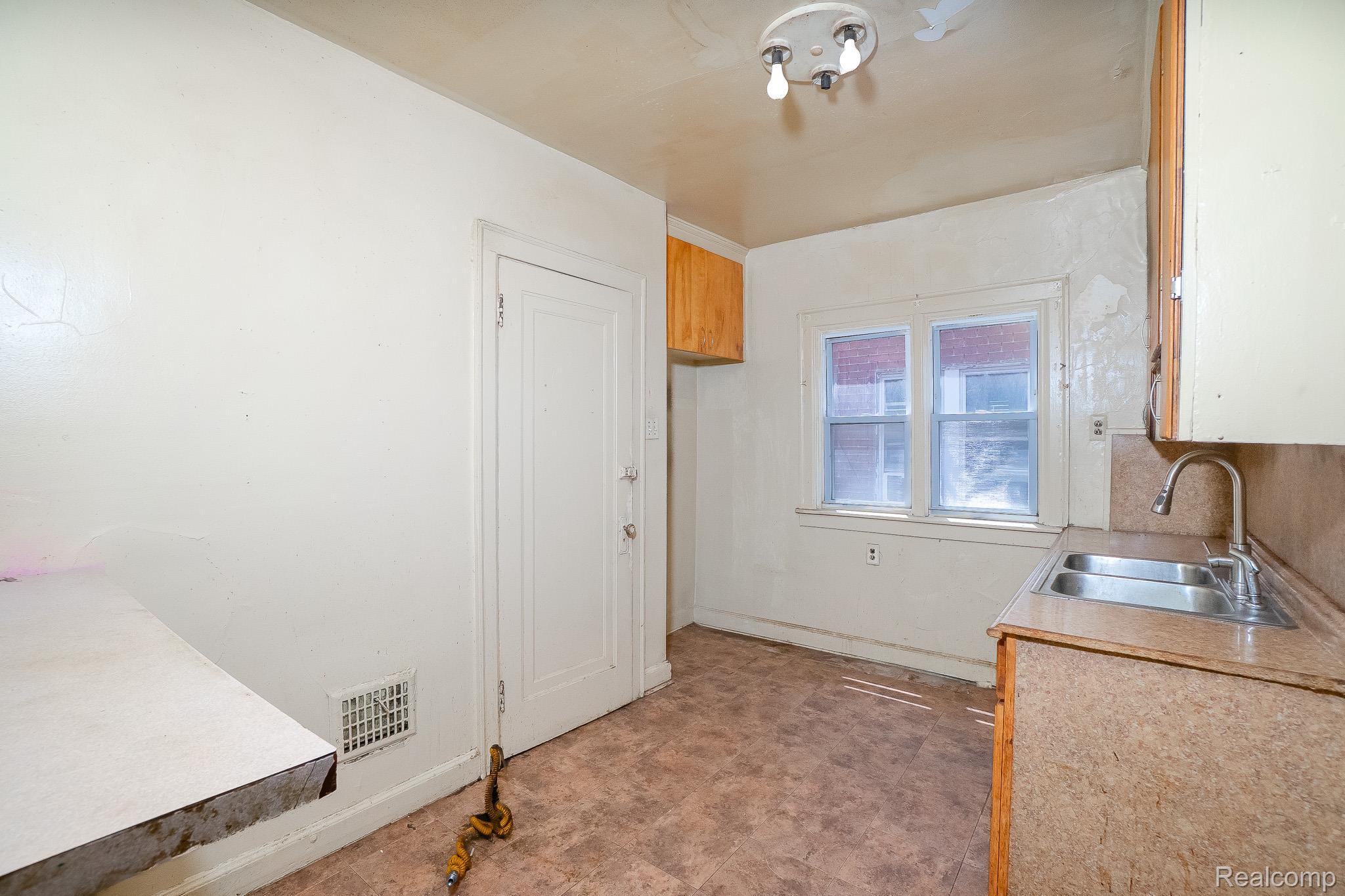 15859 Cloverlawn Street