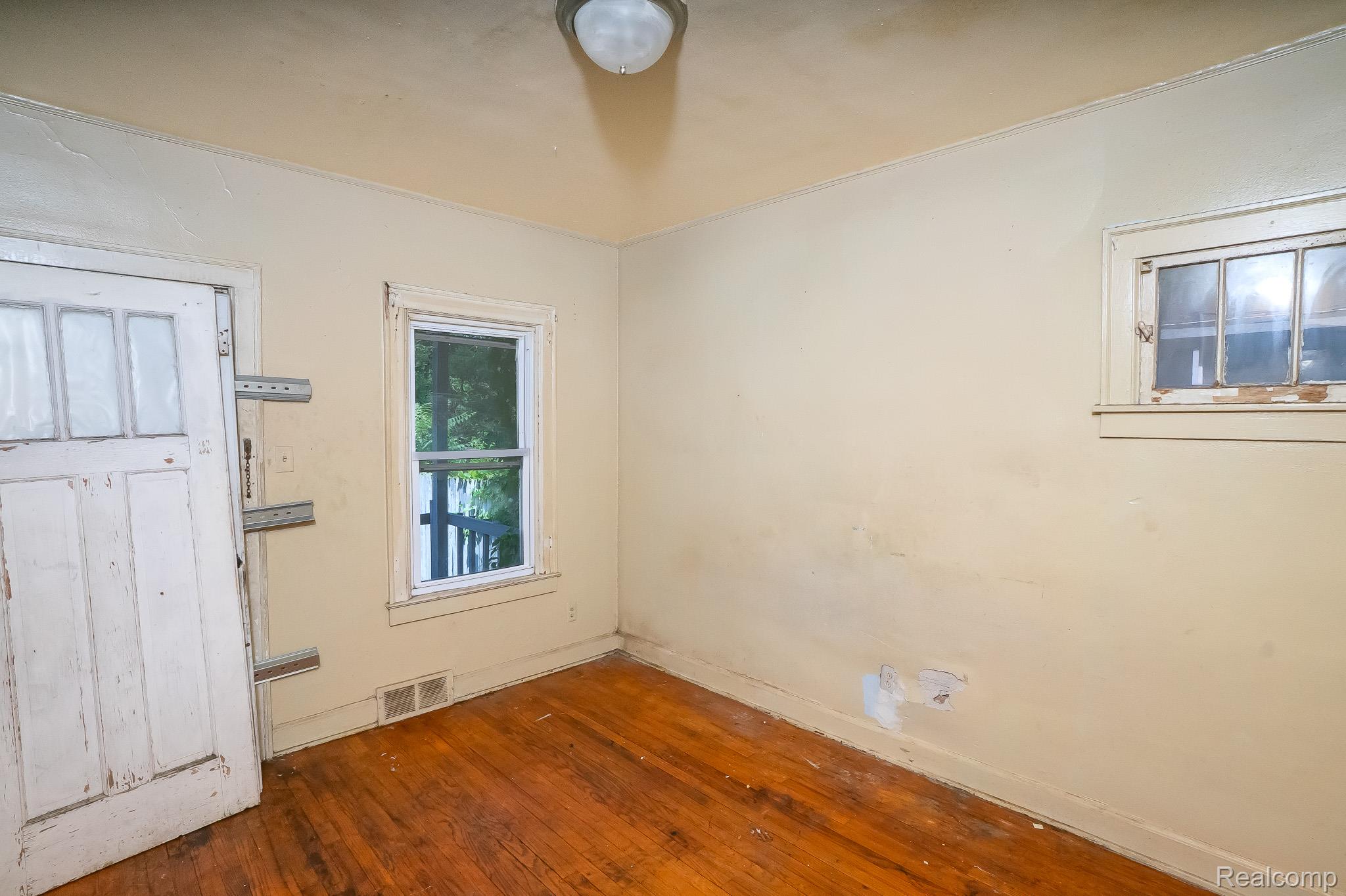 15859 Cloverlawn Street