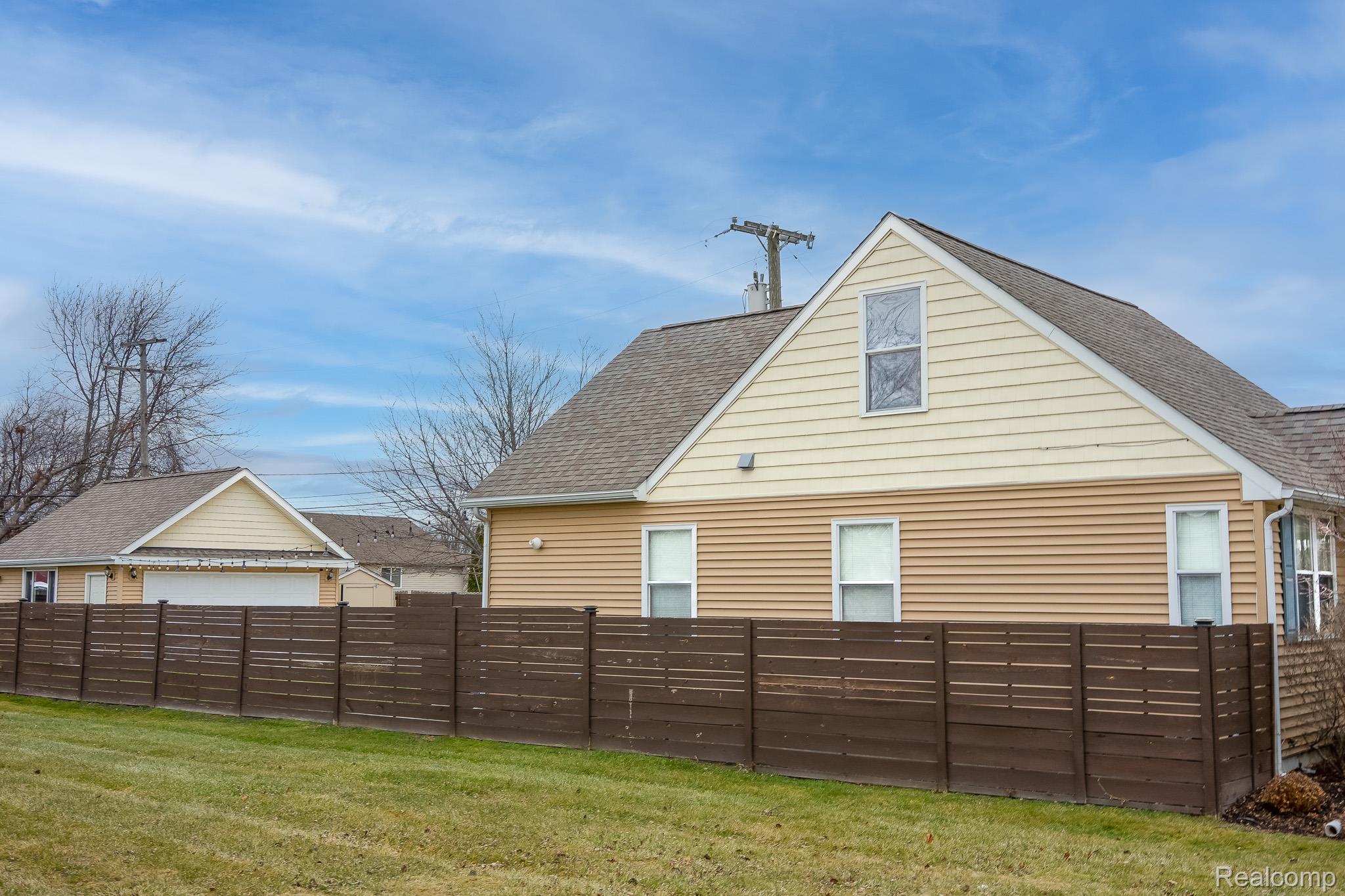 17921 Oakdale Street