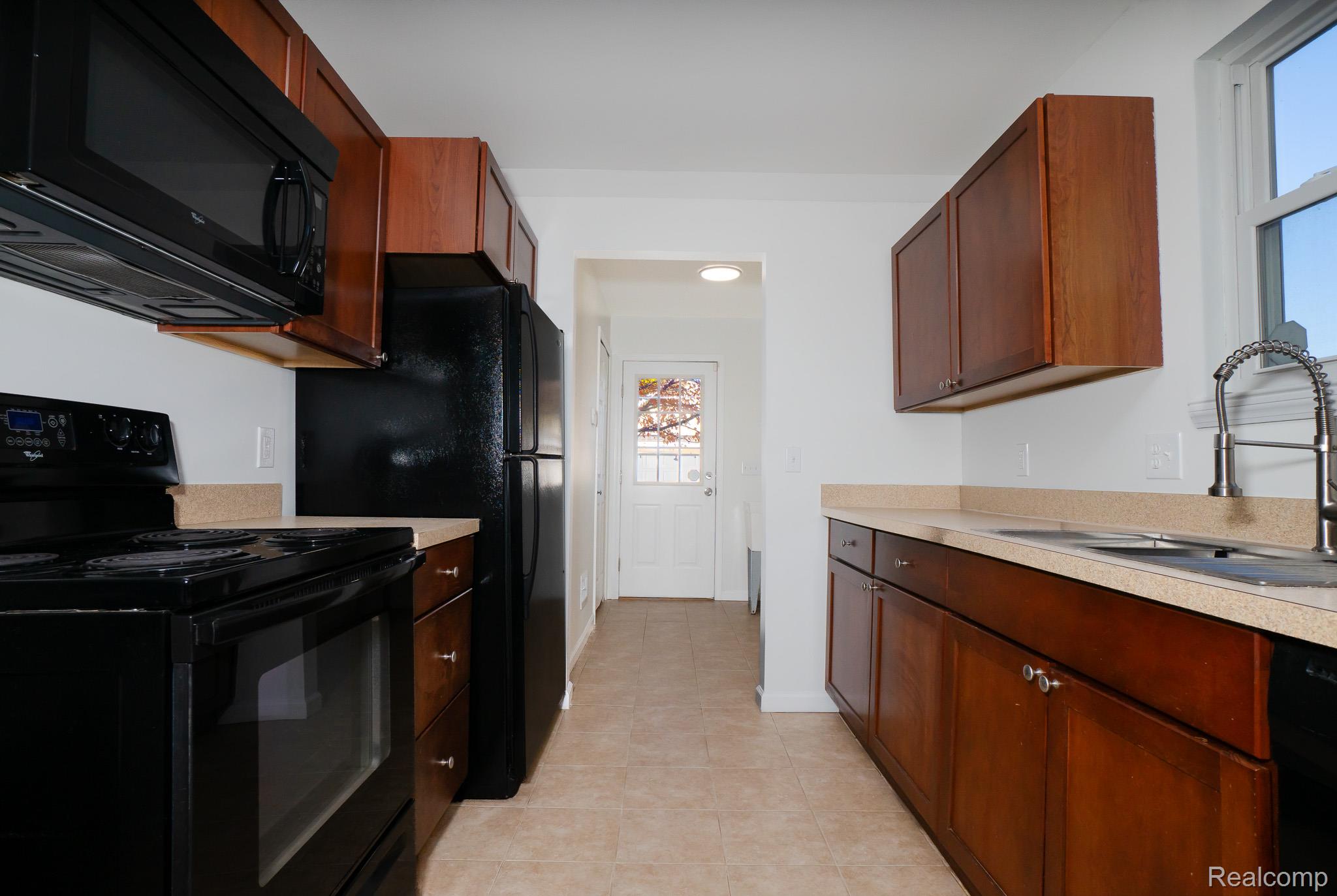 17921 Oakdale Street