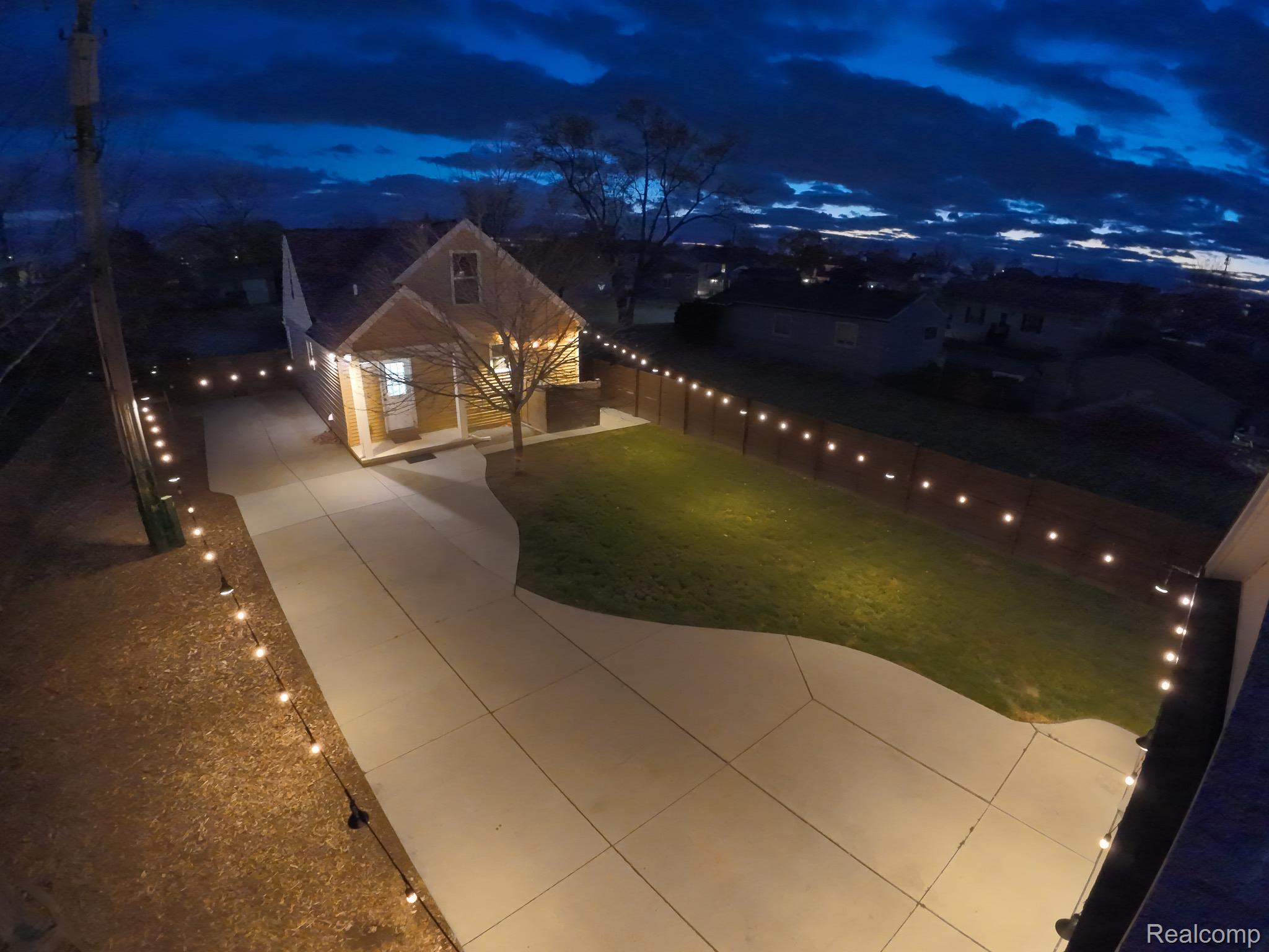 17921 Oakdale Street