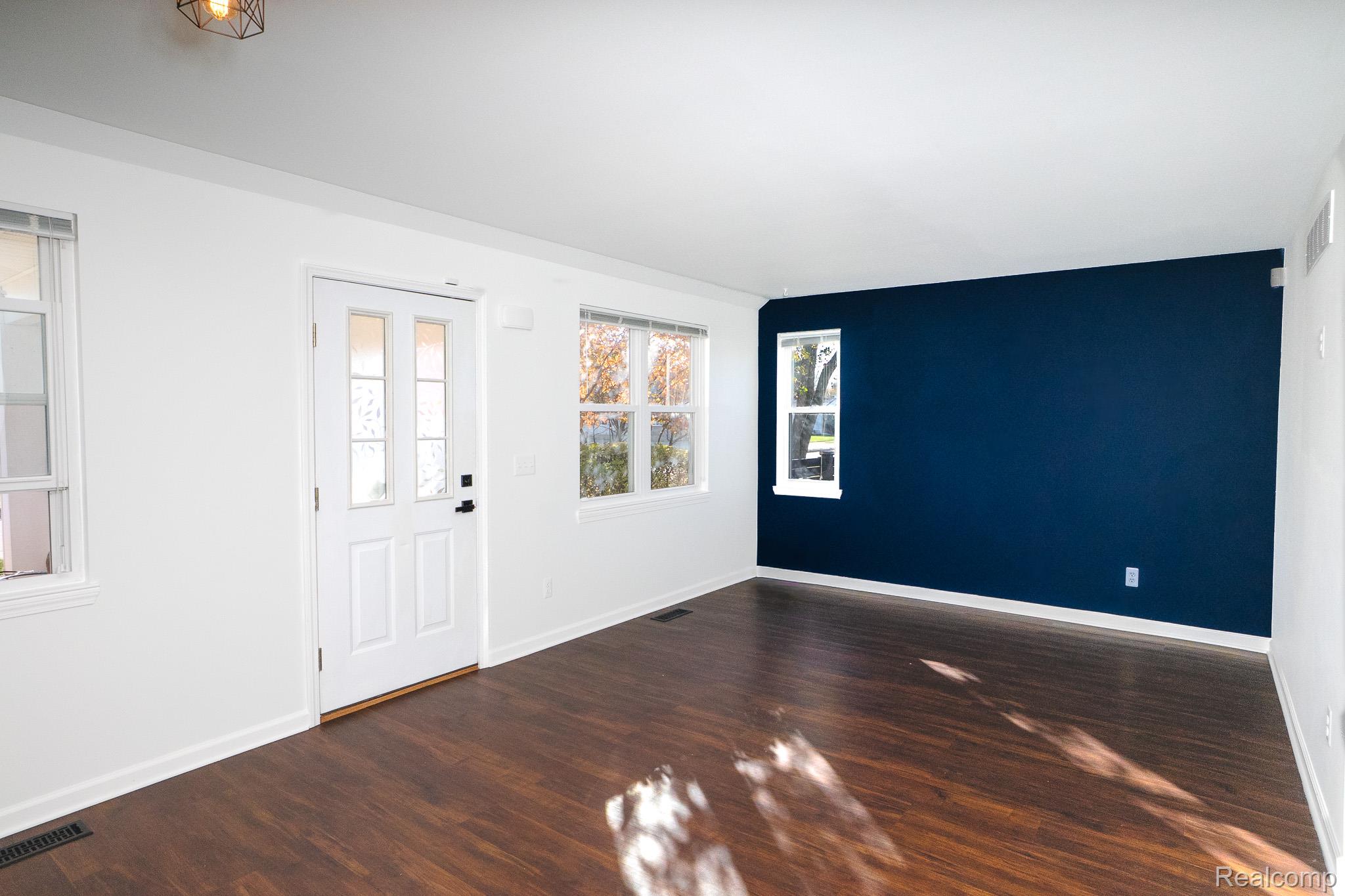 17921 Oakdale Street