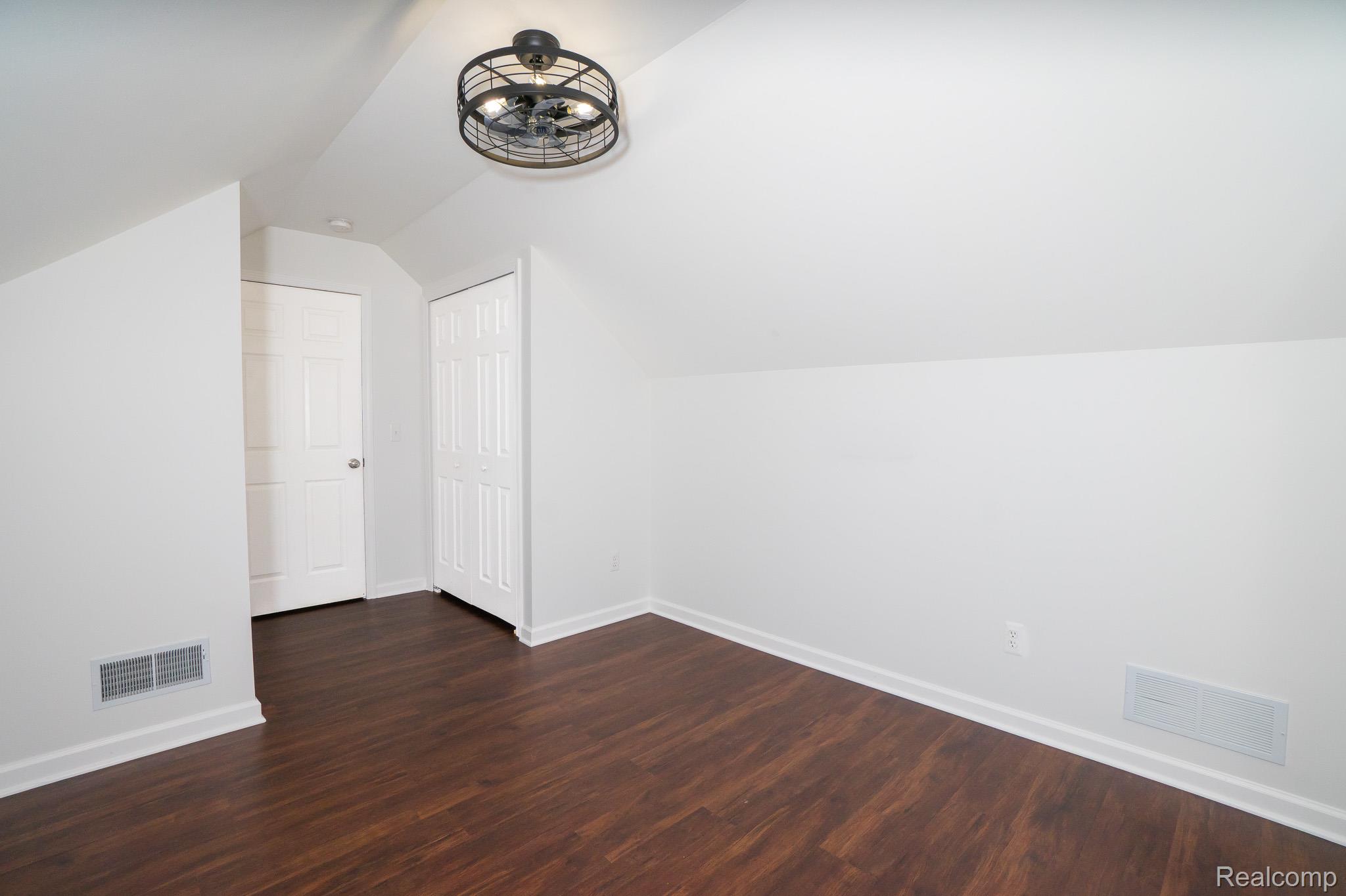 17921 Oakdale Street