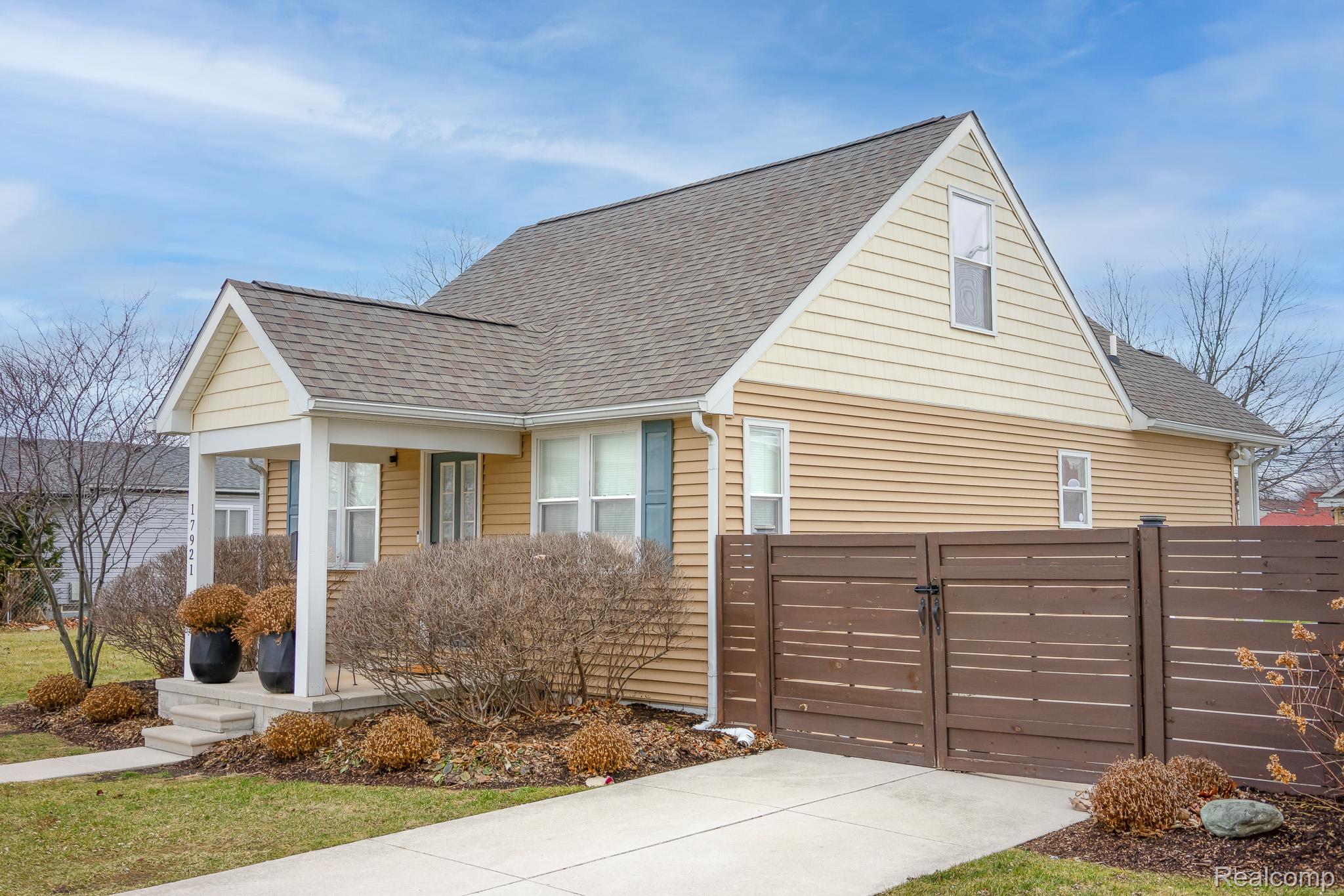 17921 Oakdale Street