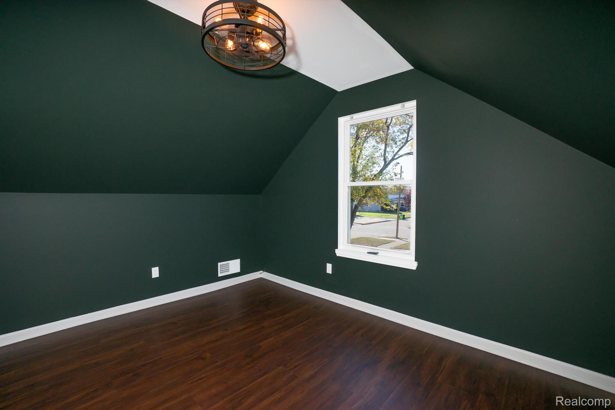 17921 Oakdale Street