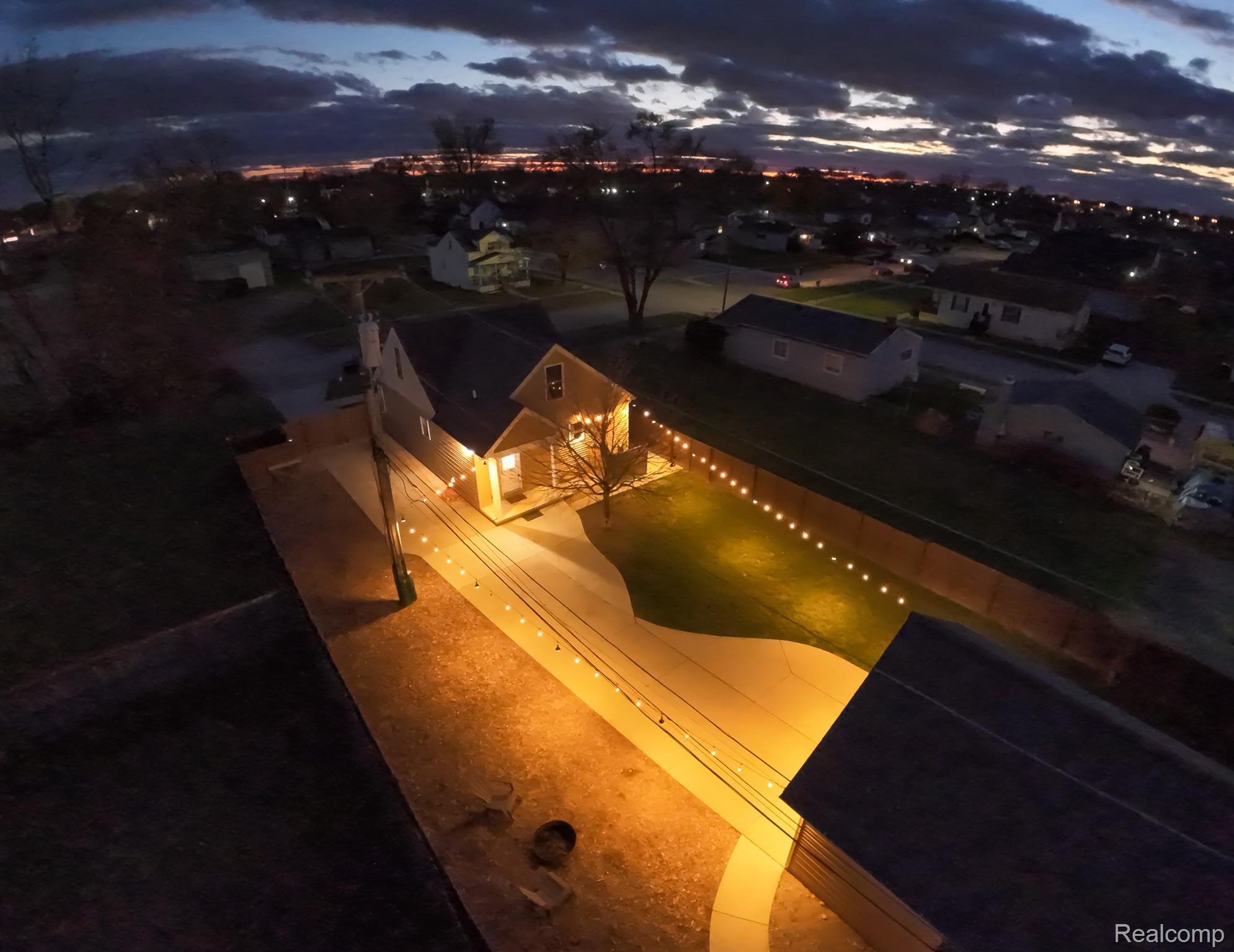 17921 Oakdale Street