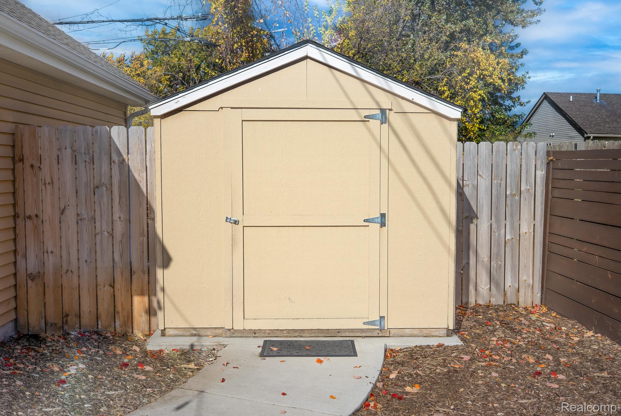 17921 Oakdale Street