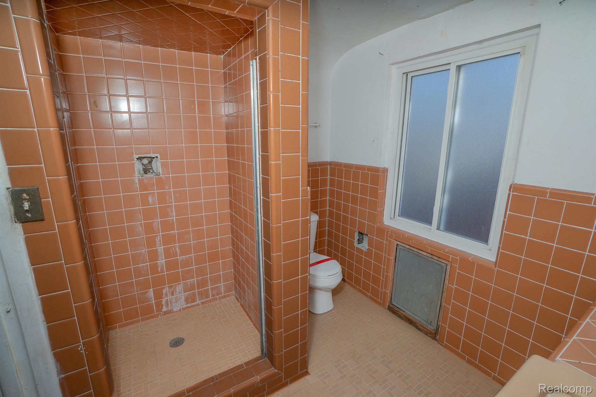 18712 Waltham Street