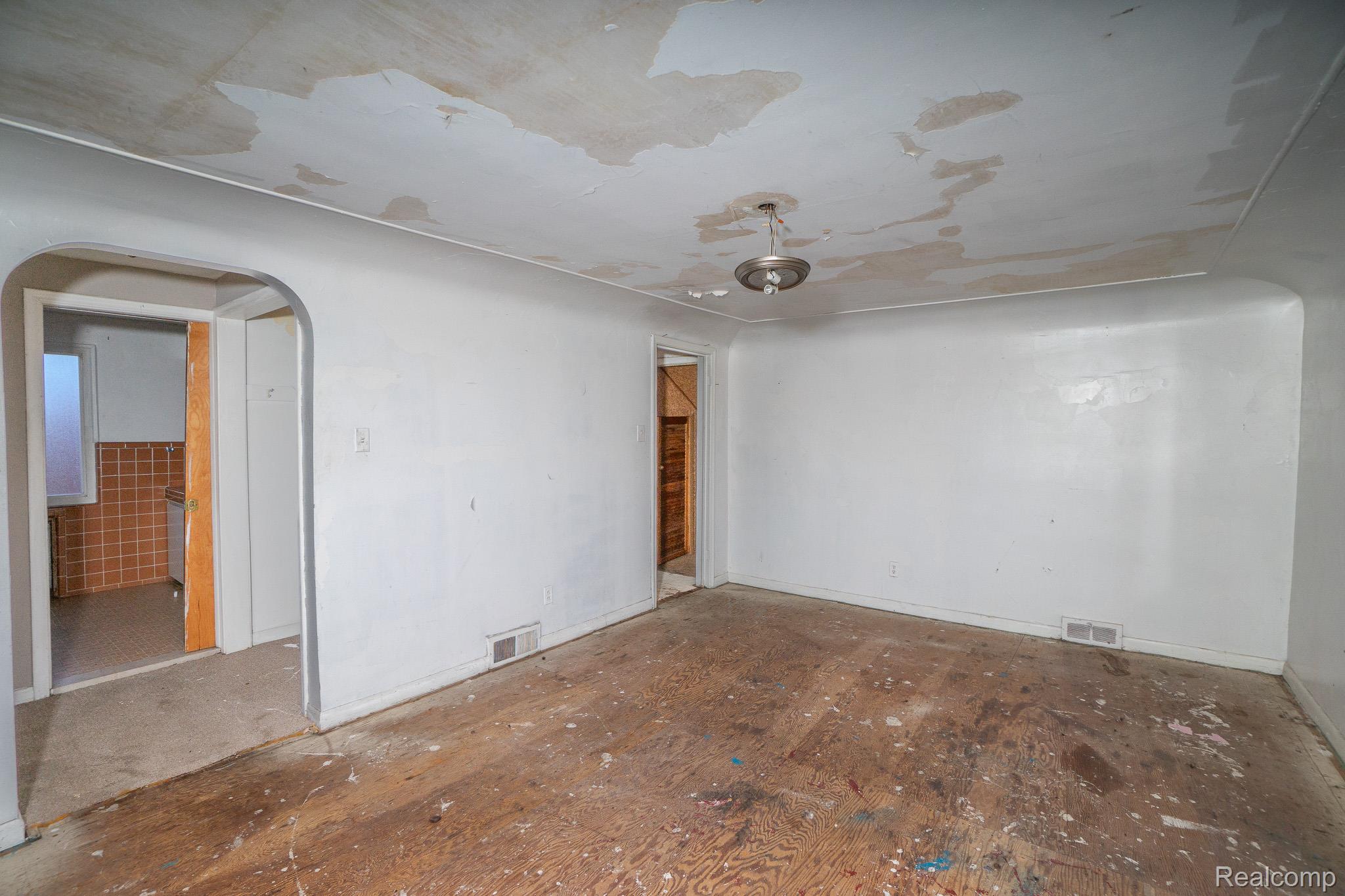 18712 Waltham Street