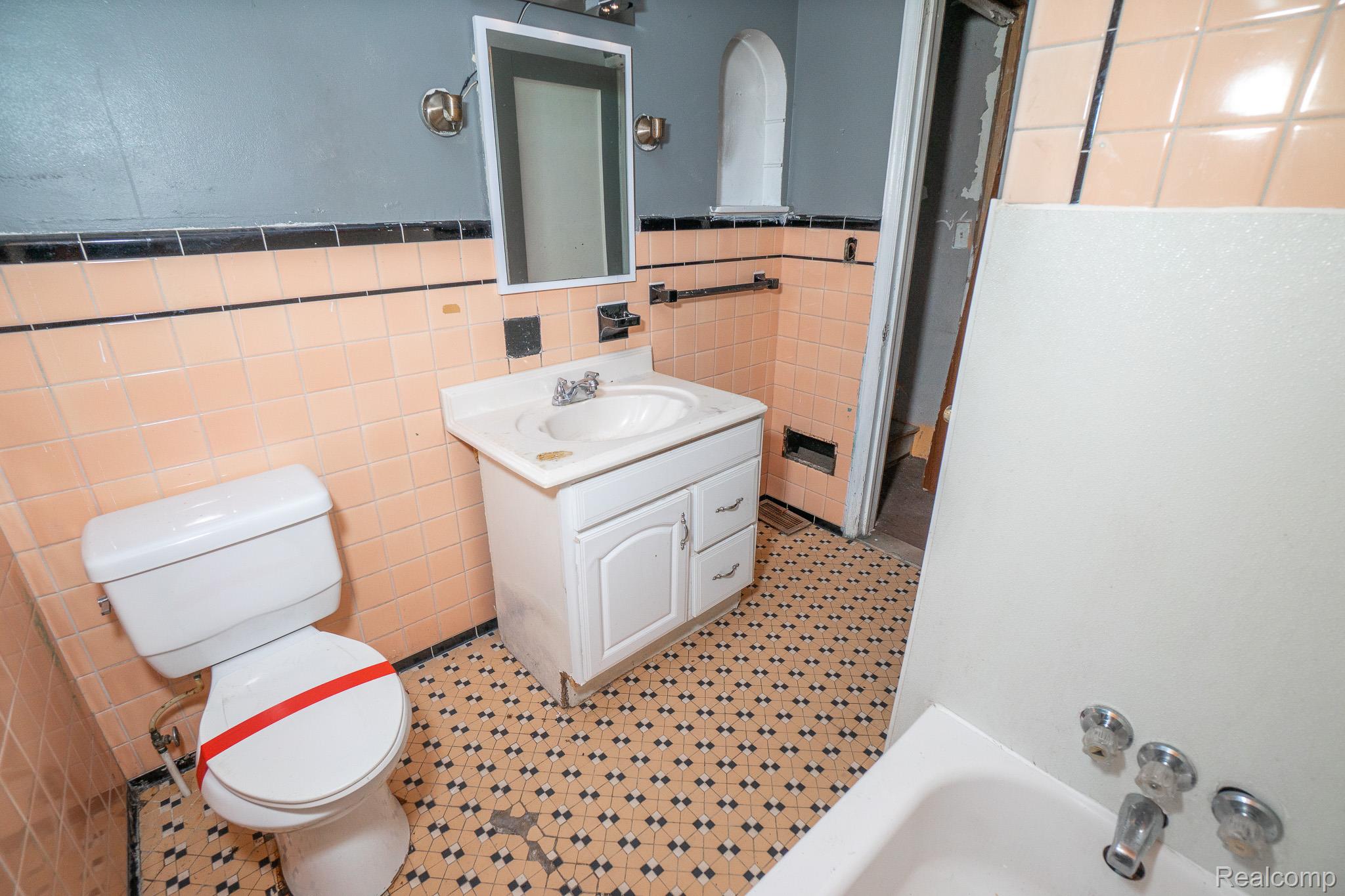 18712 Waltham Street