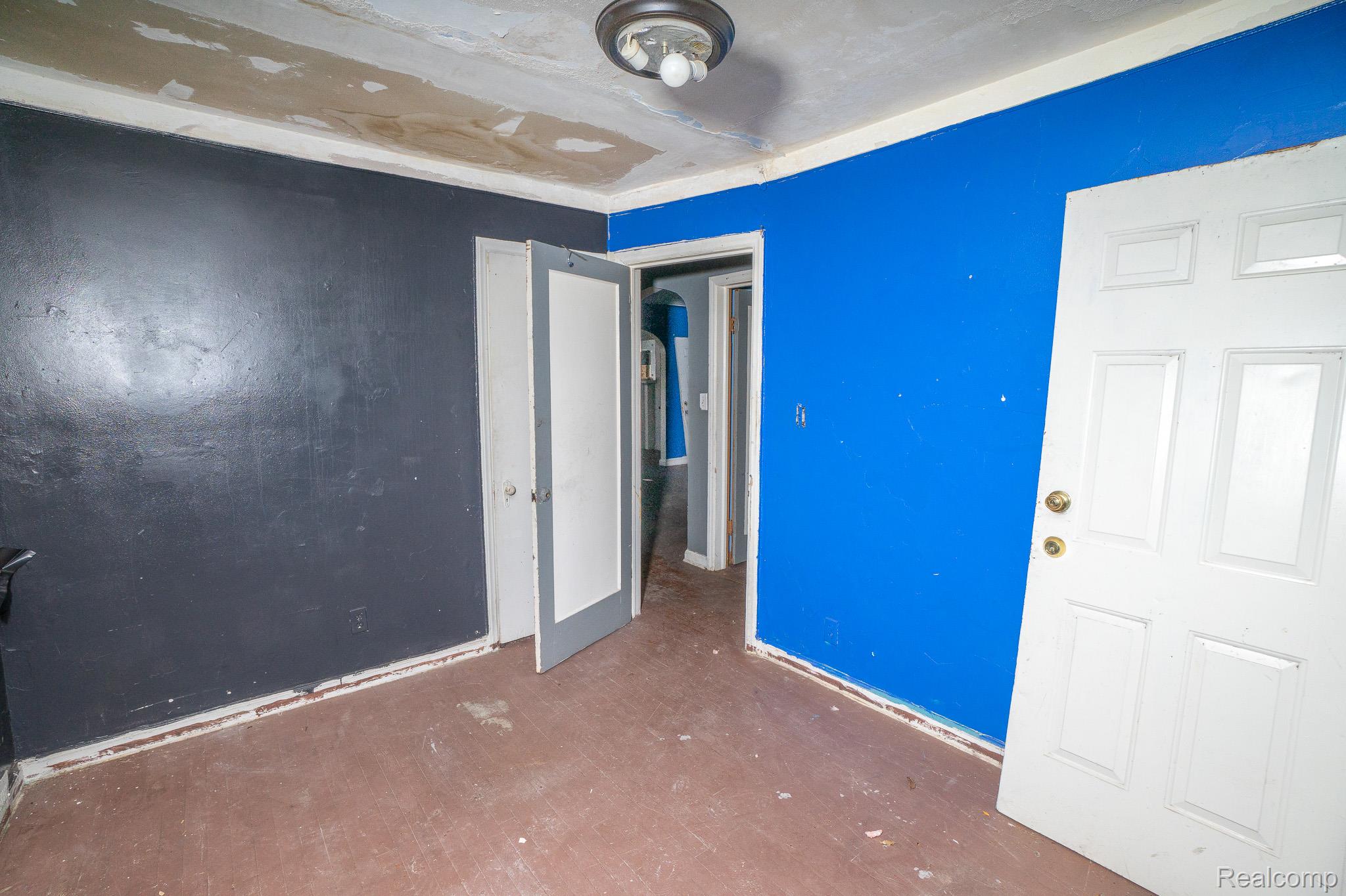 18712 Waltham Street