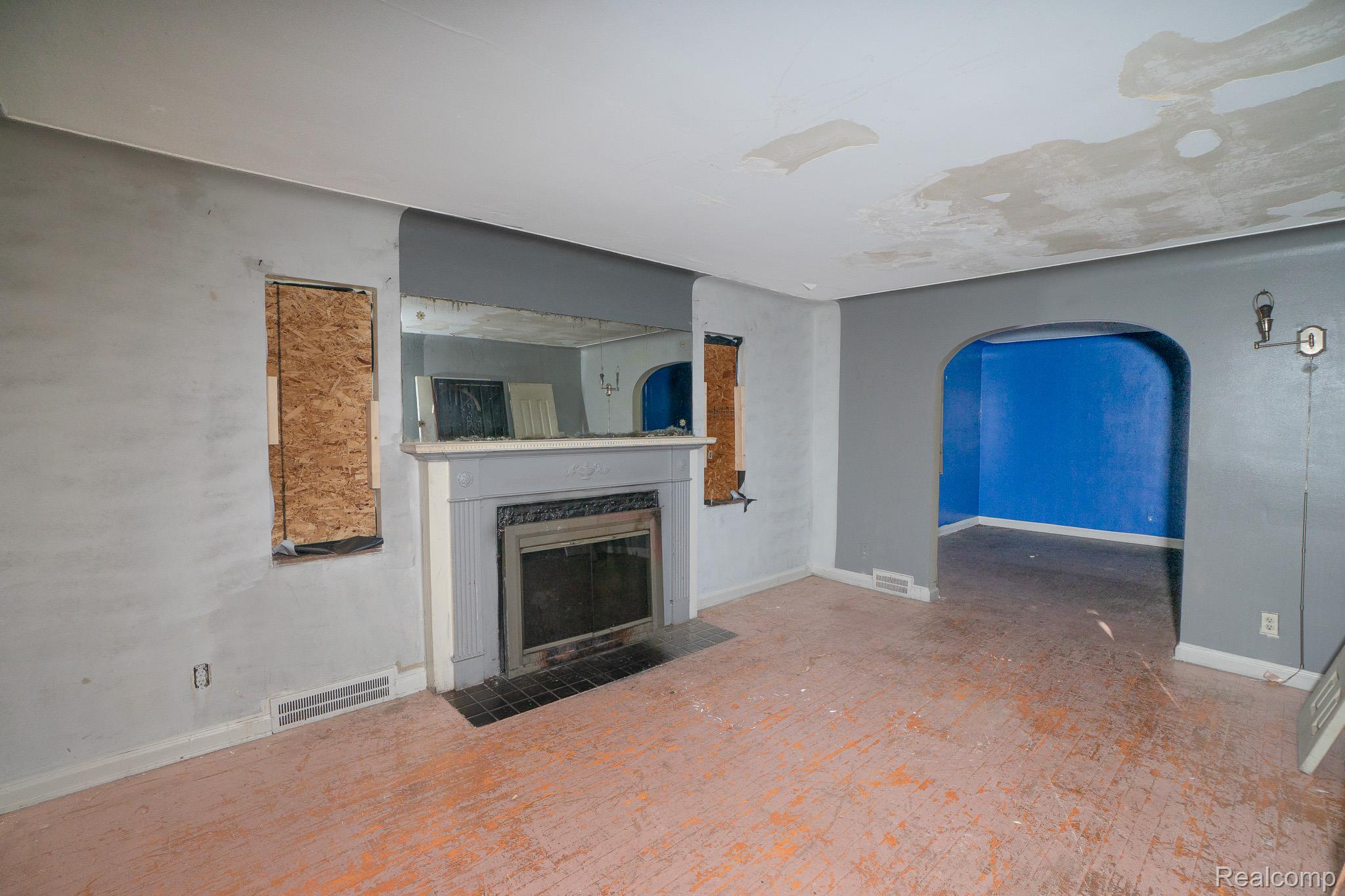 18712 Waltham Street