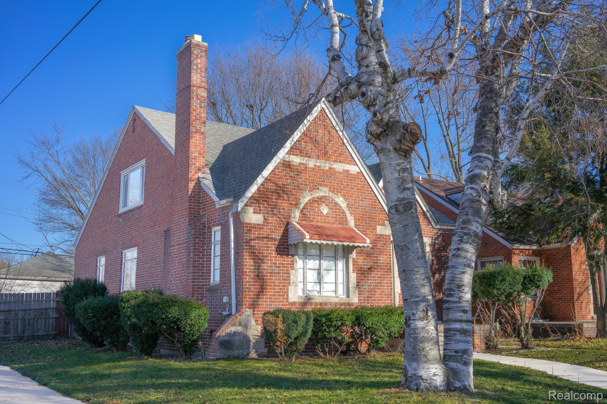 18712 Waltham Street