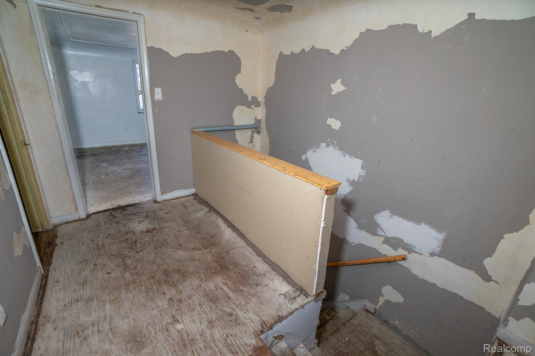 18712 Waltham Street