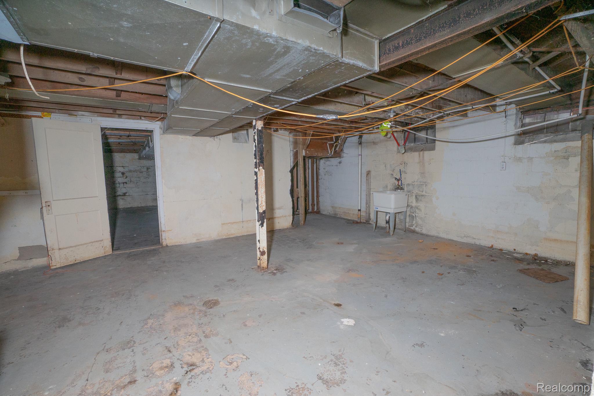 18712 Waltham Street