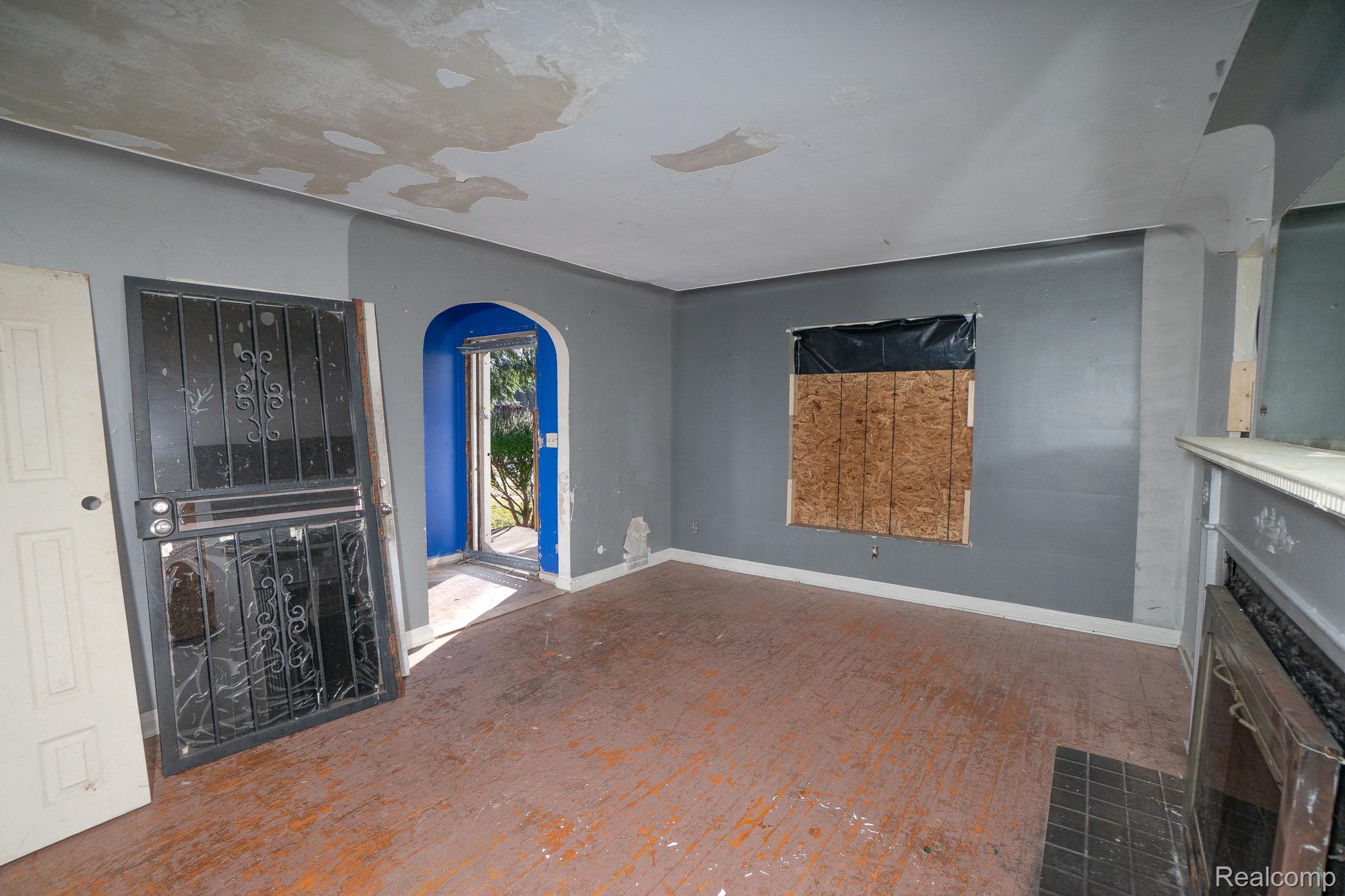 18712 Waltham Street