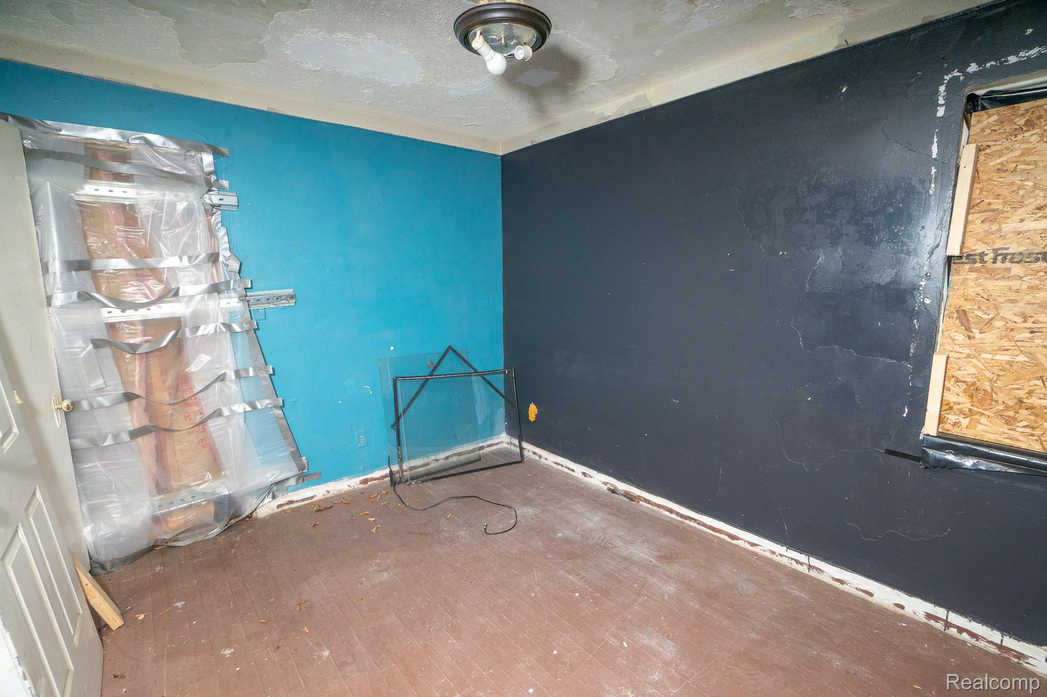 18712 Waltham Street