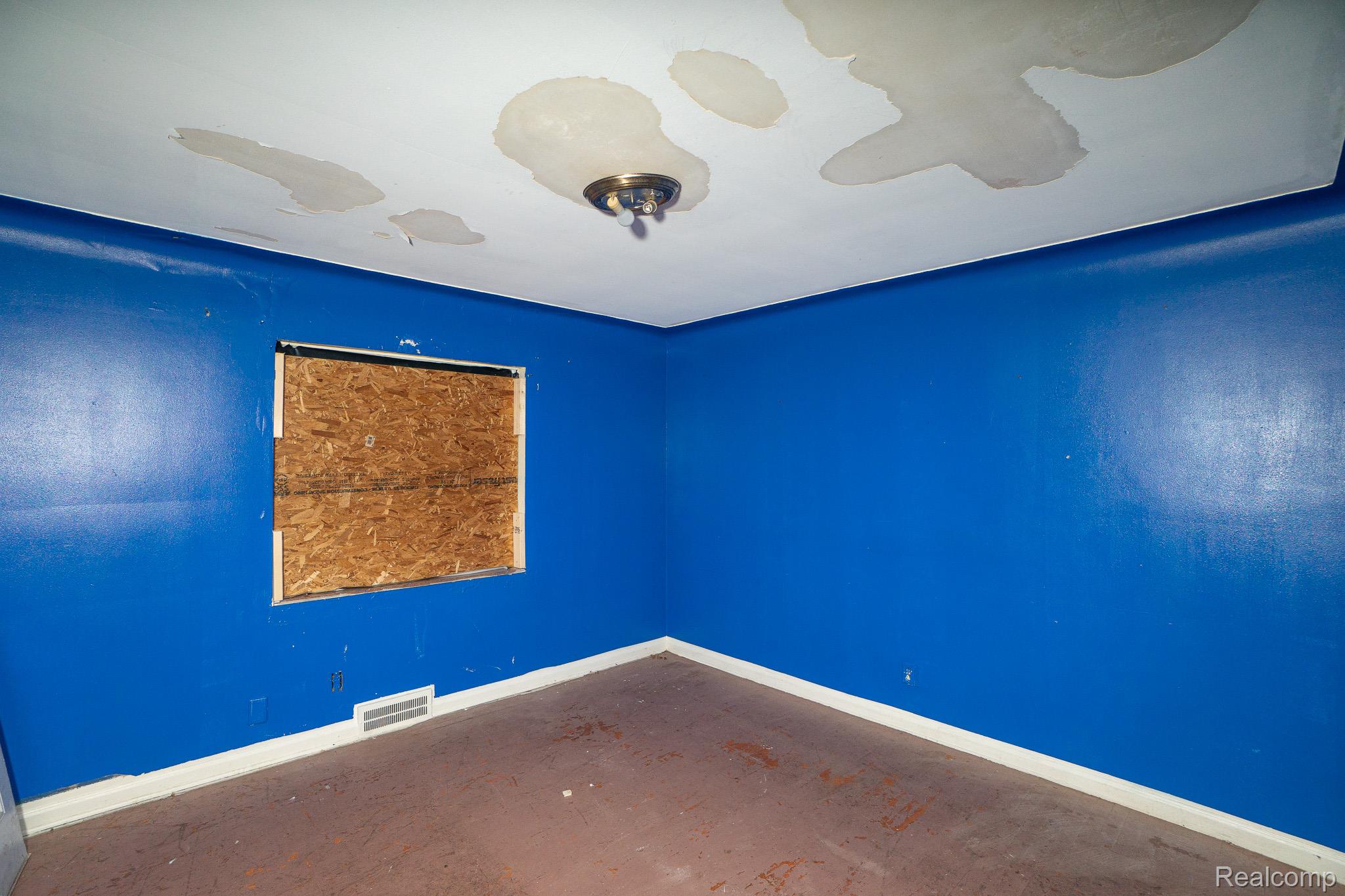 18712 Waltham Street