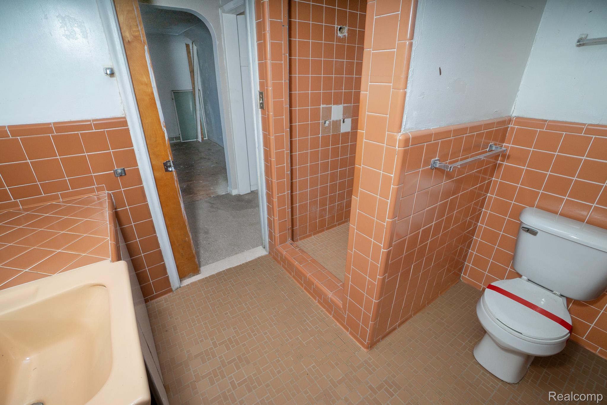 18712 Waltham Street