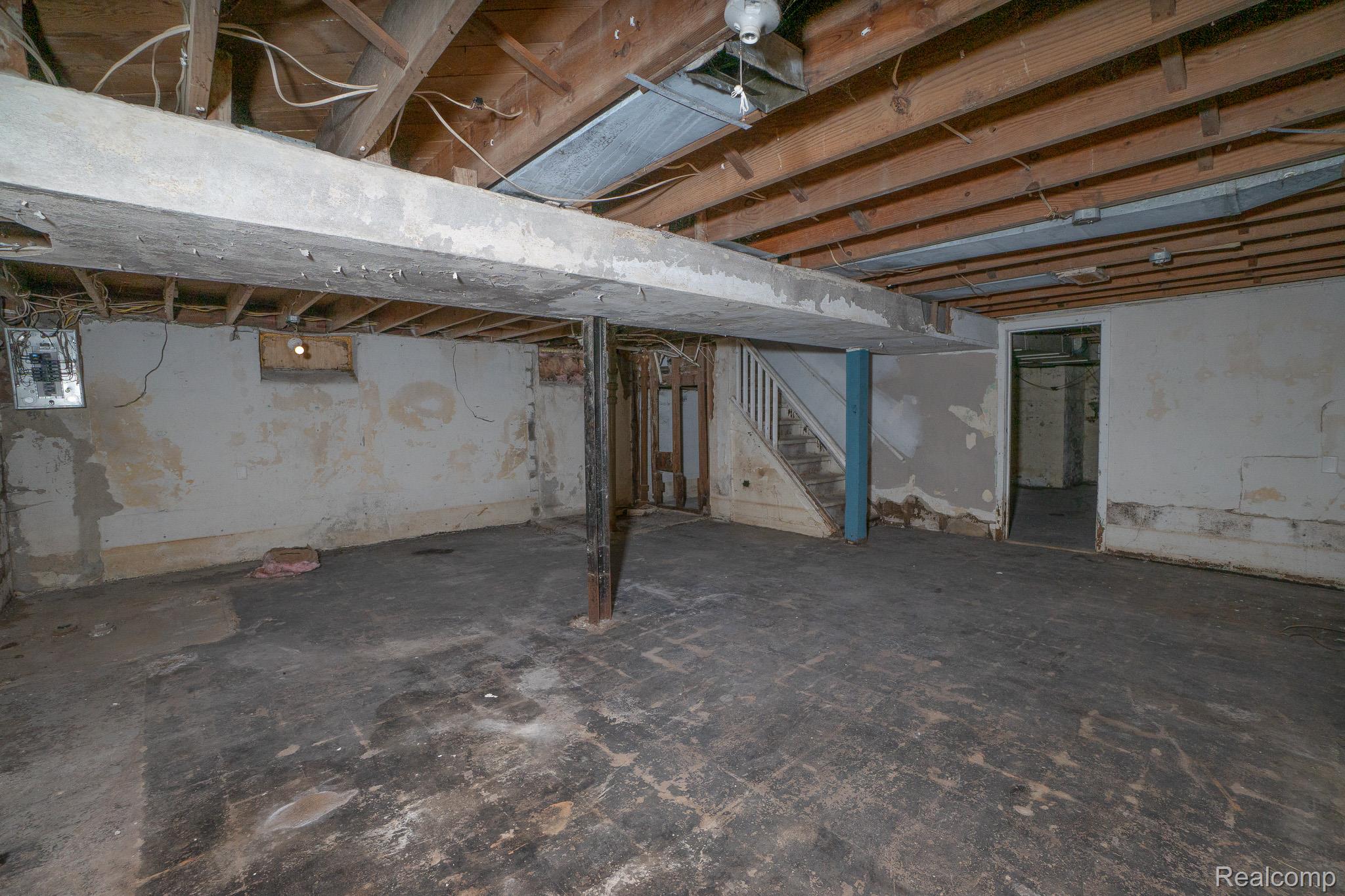 18712 Waltham Street