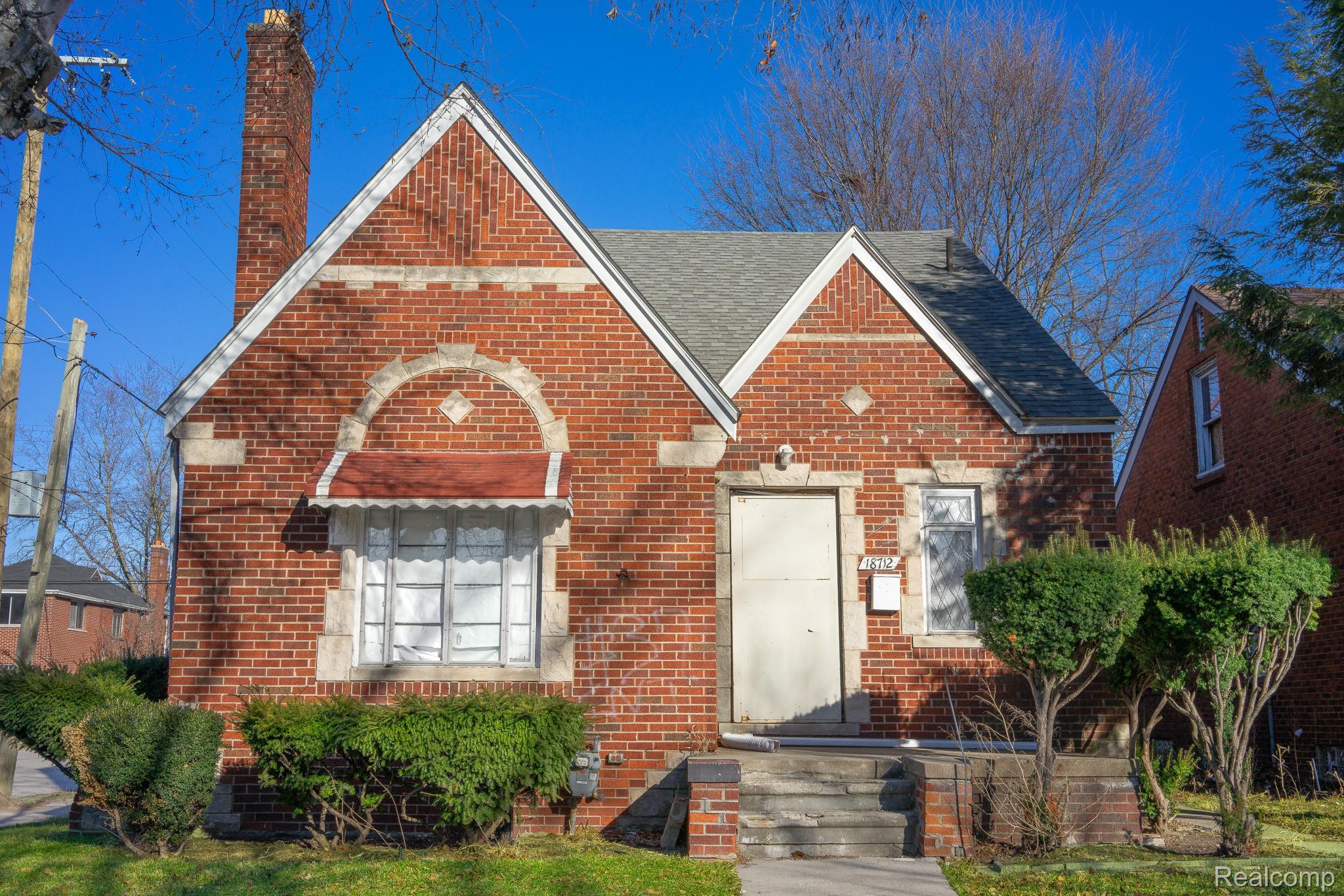 18712 Waltham Street