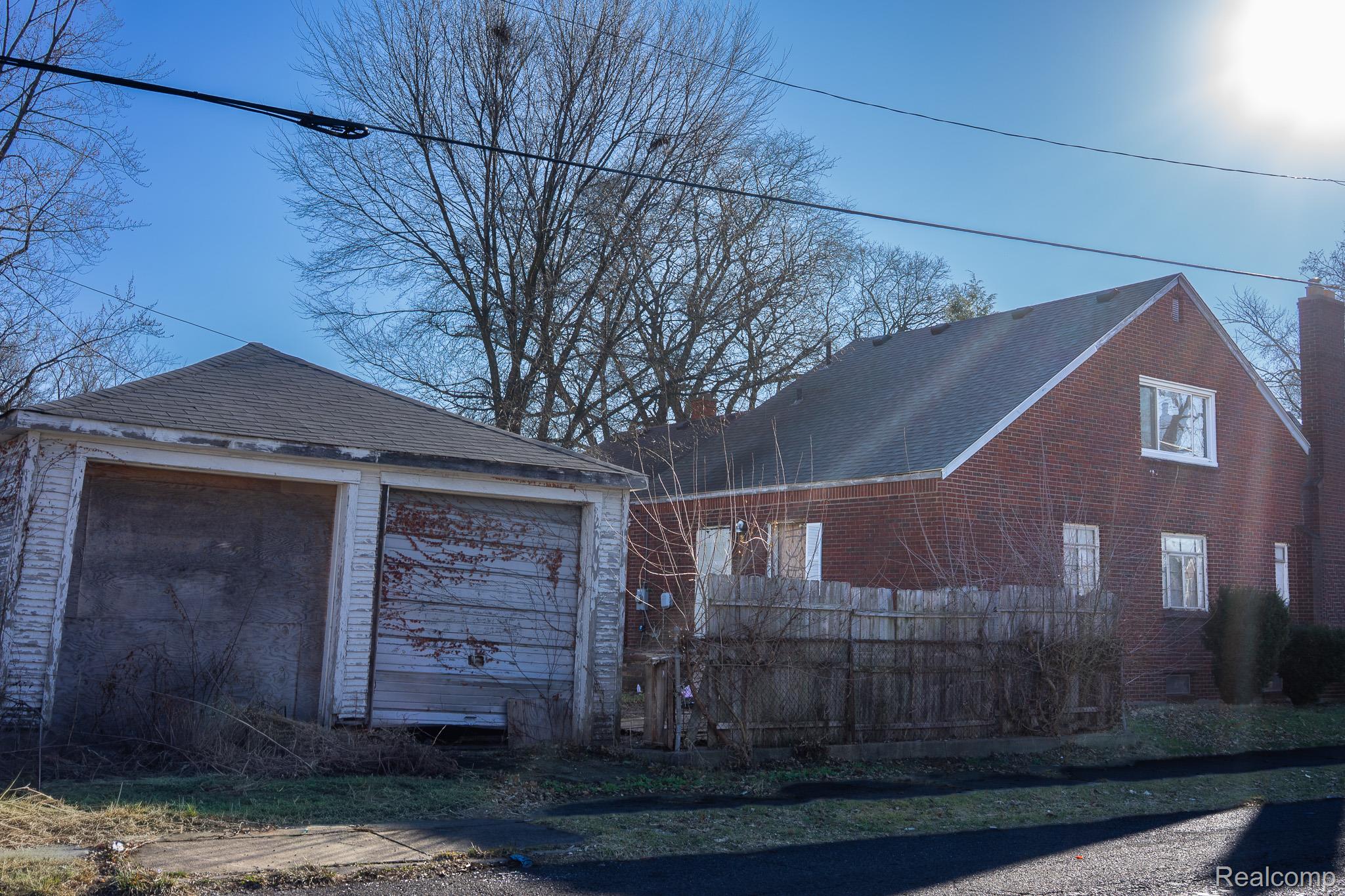 18712 Waltham Street