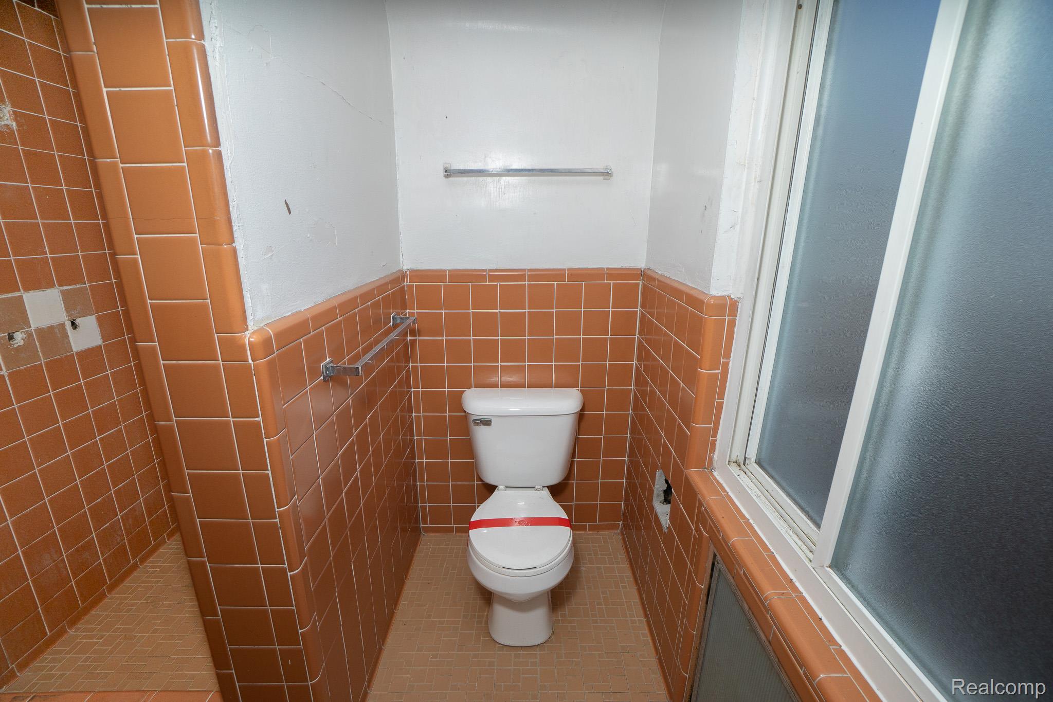 18712 Waltham Street