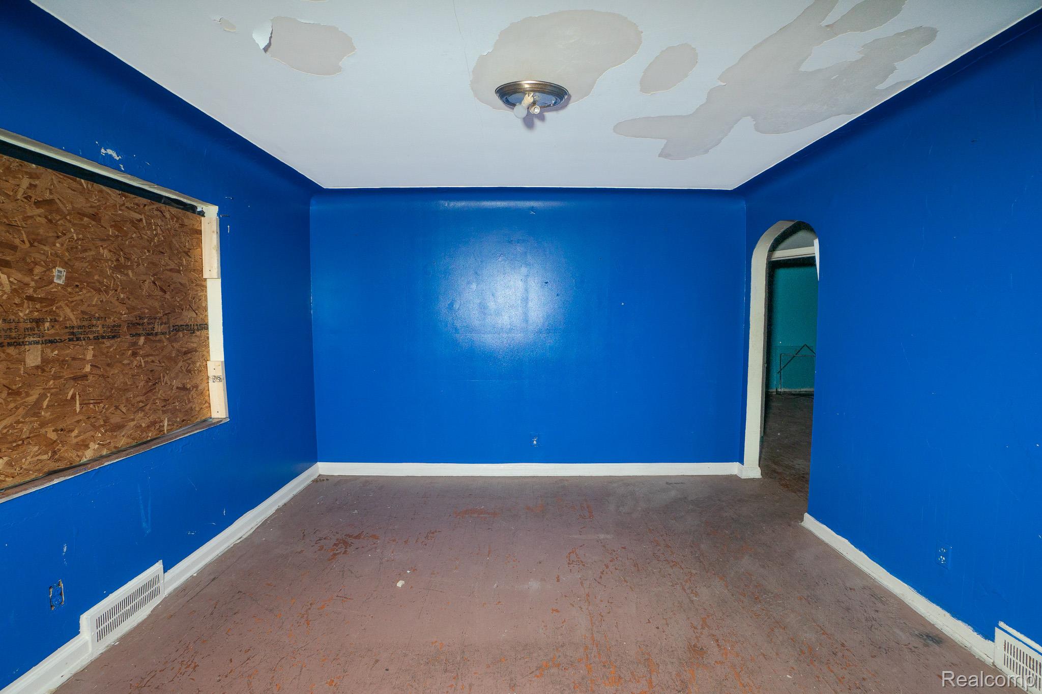 18712 Waltham Street