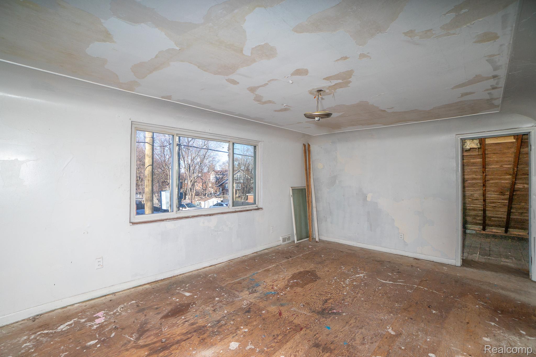 18712 Waltham Street