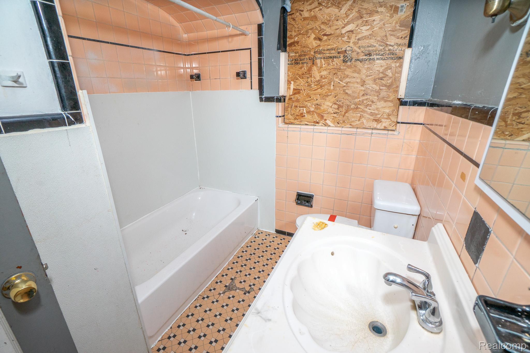 18712 Waltham Street