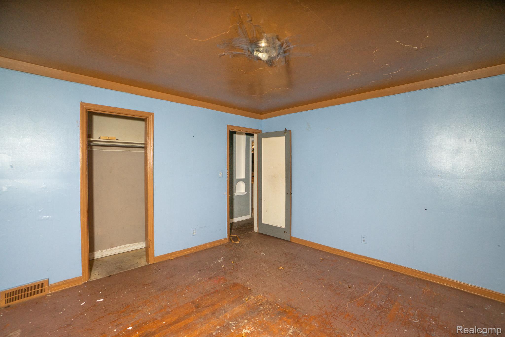 18712 Waltham Street