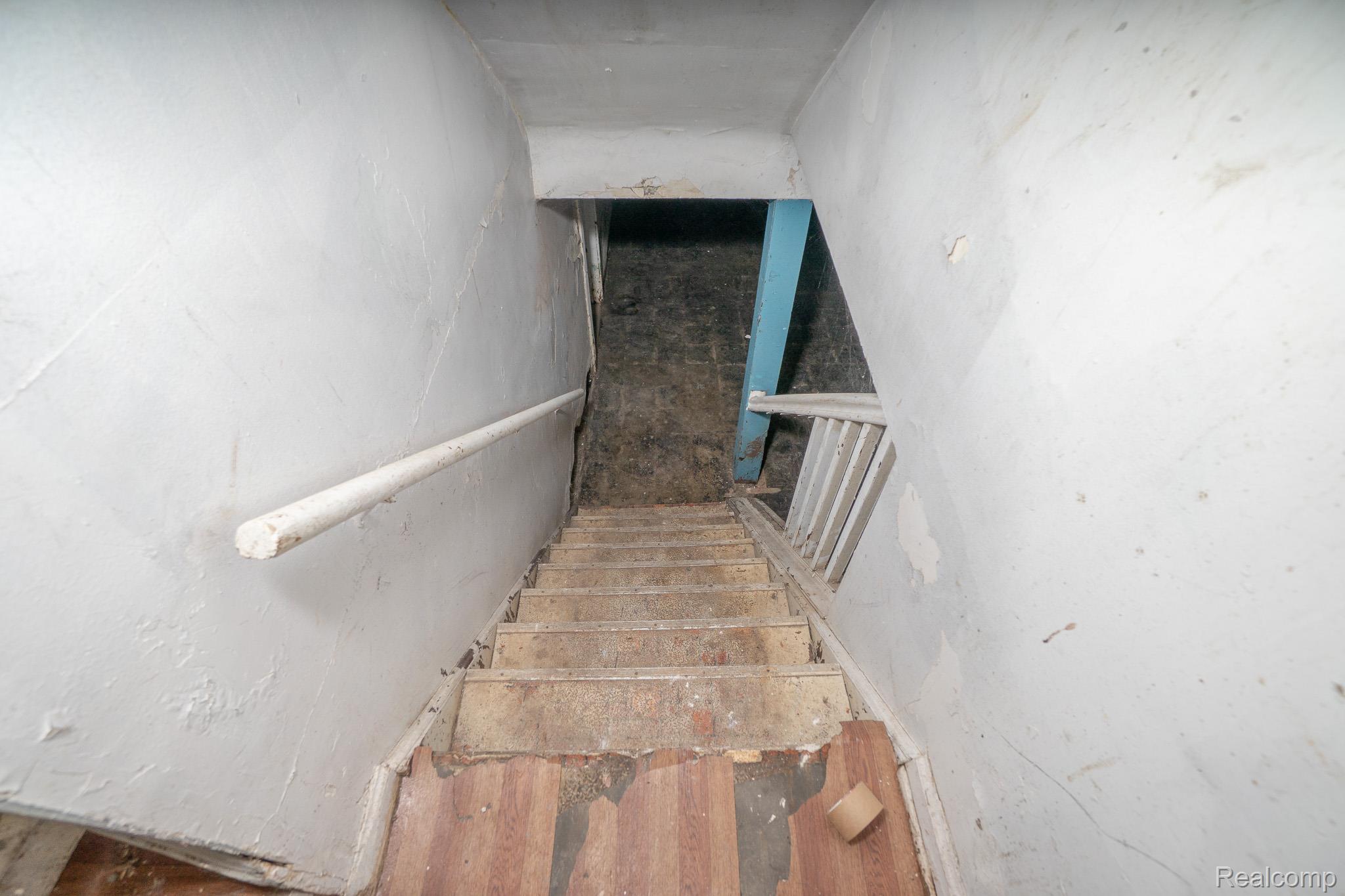 18712 Waltham Street