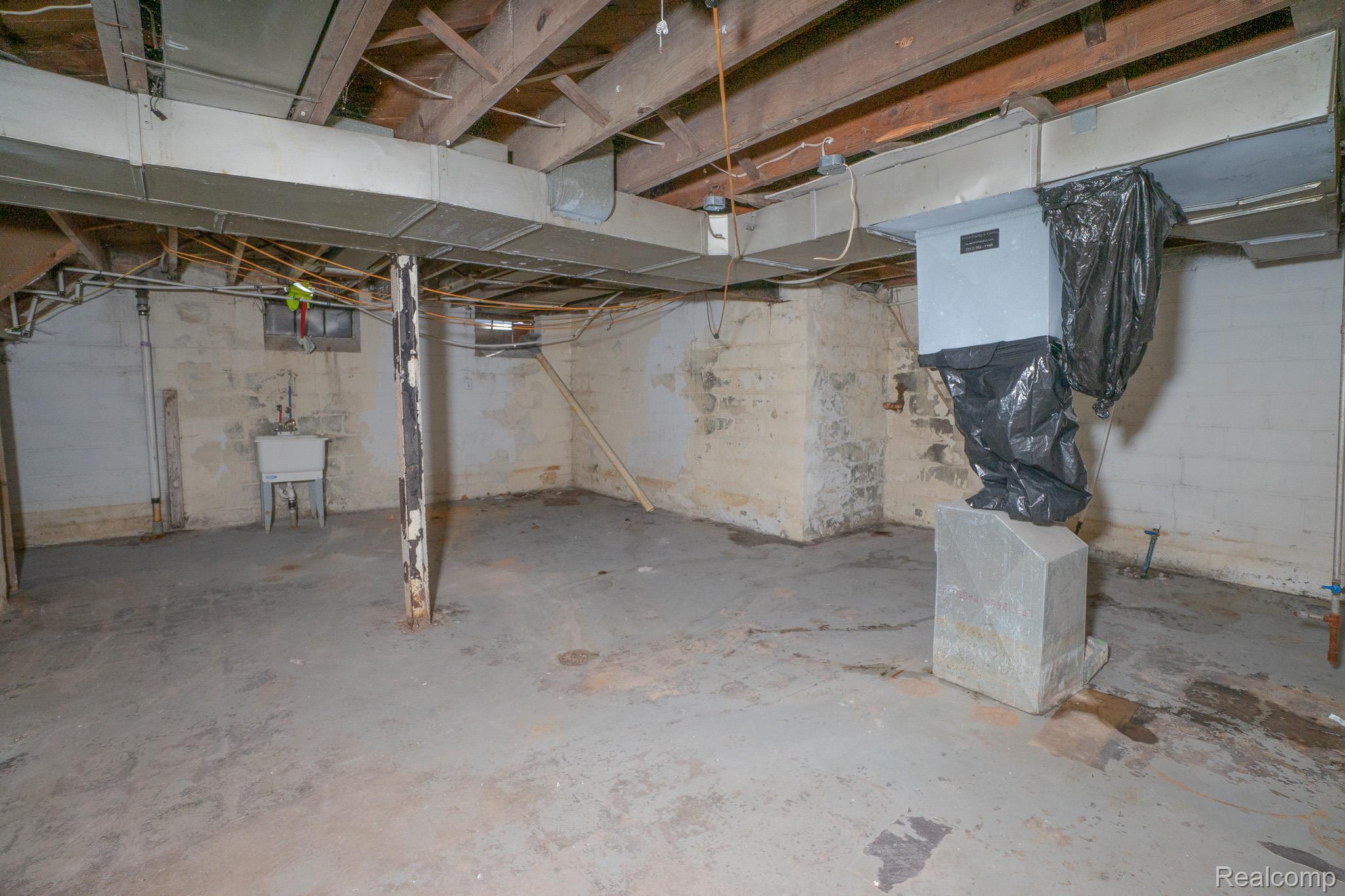 18712 Waltham Street