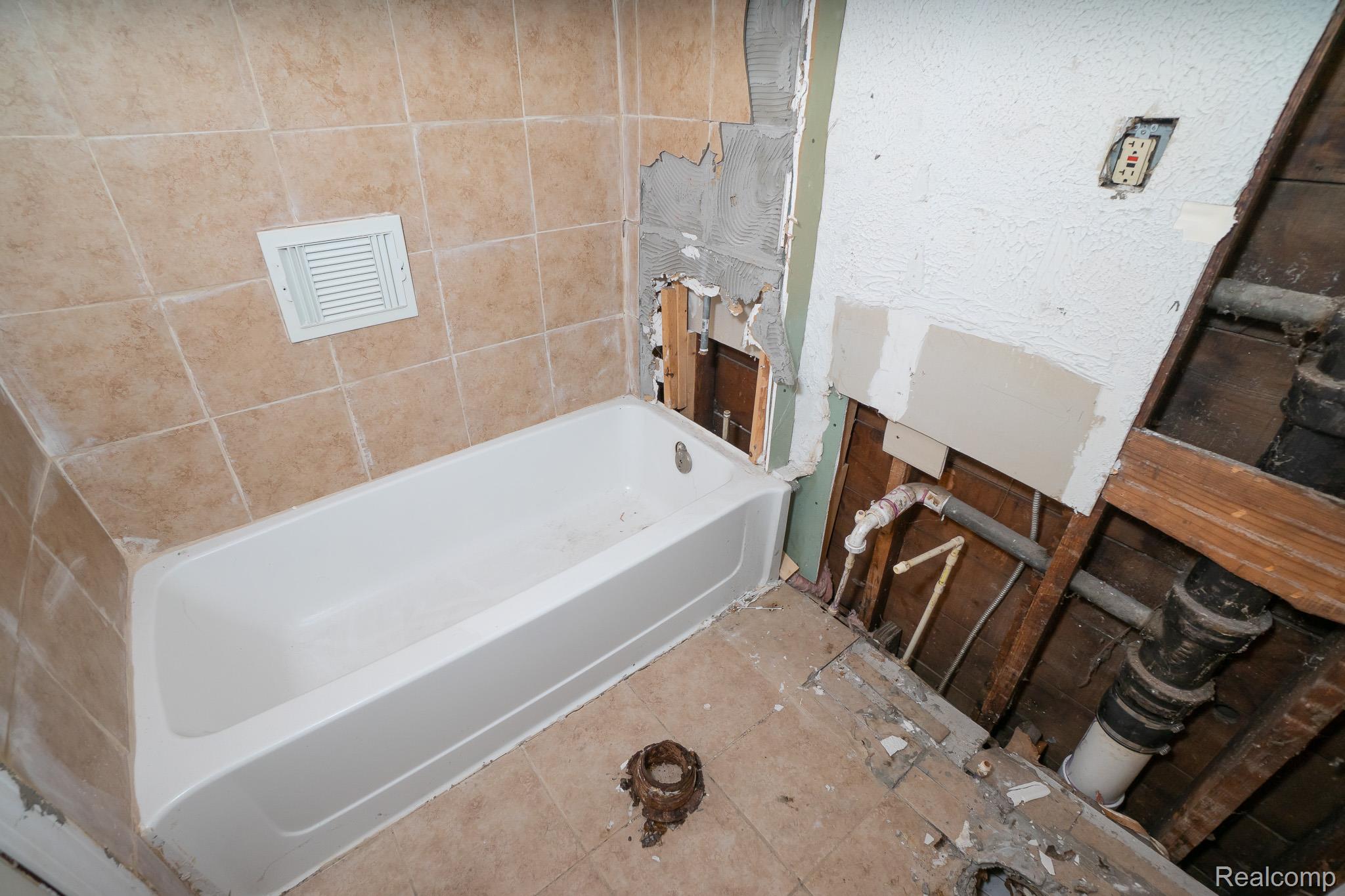 12257 W Jeffries Freeway