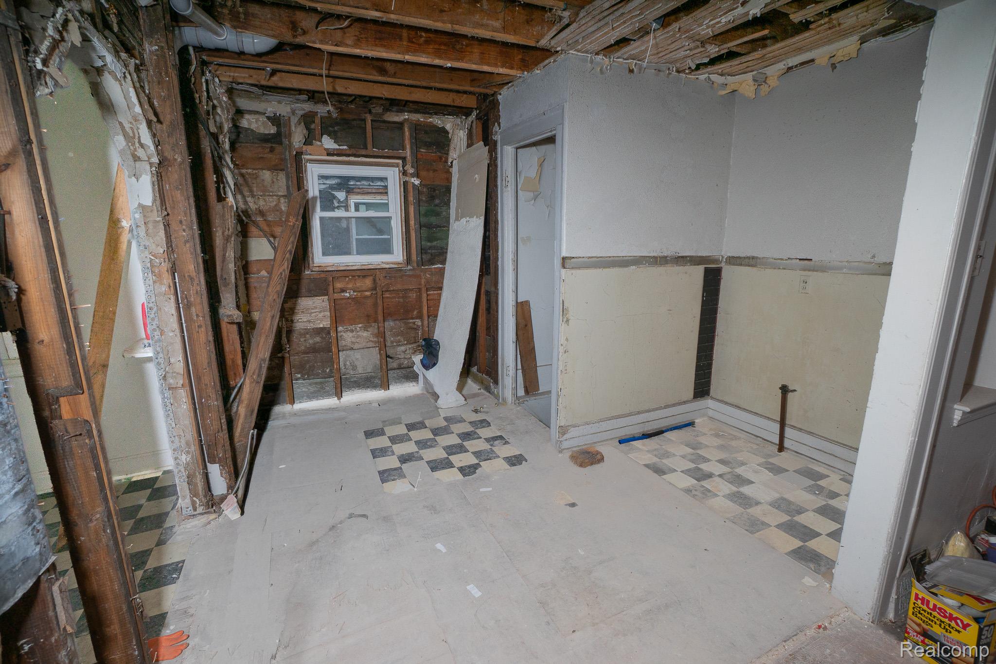 12257 W Jeffries Freeway