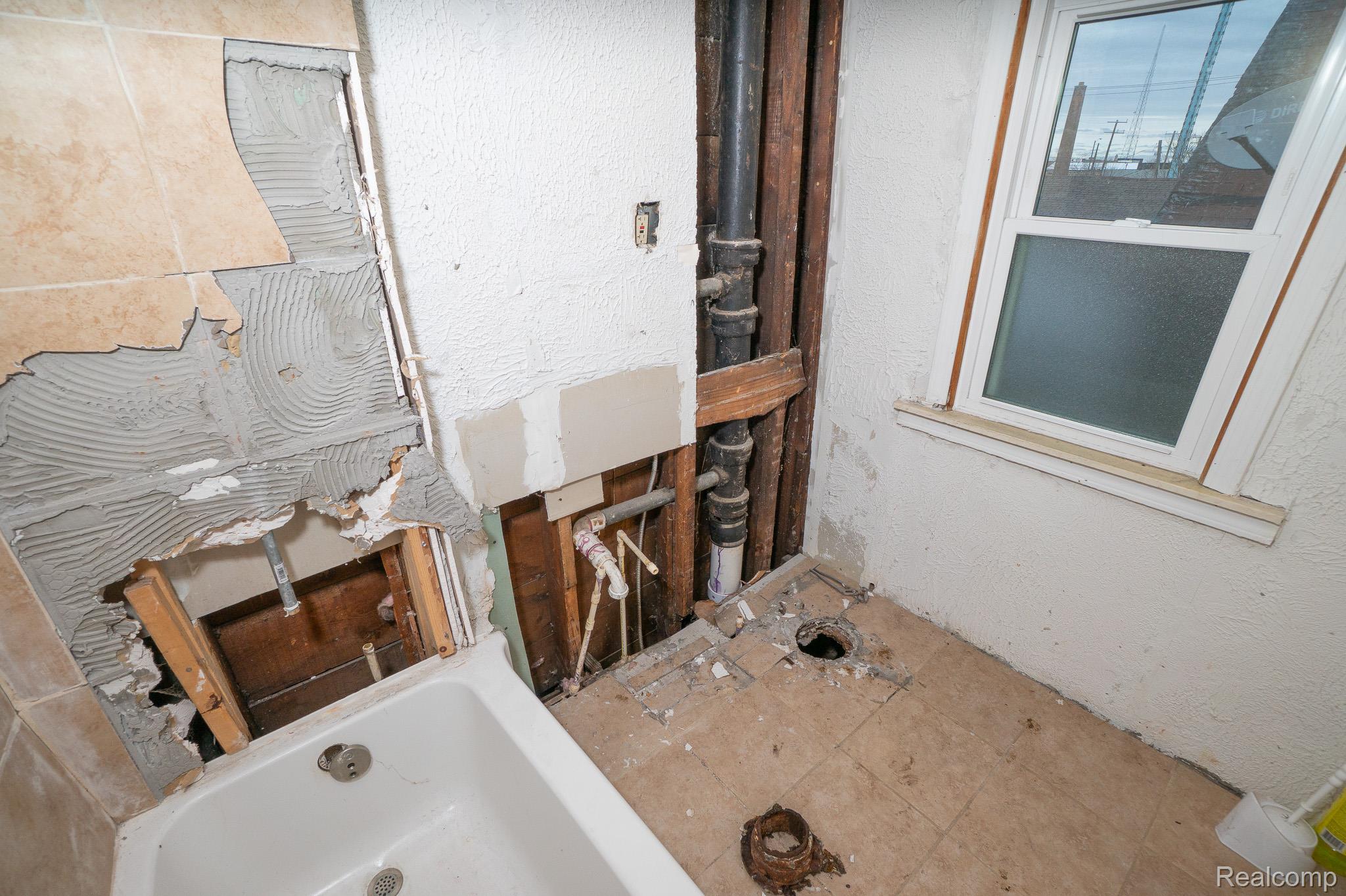 12257 W Jeffries Freeway