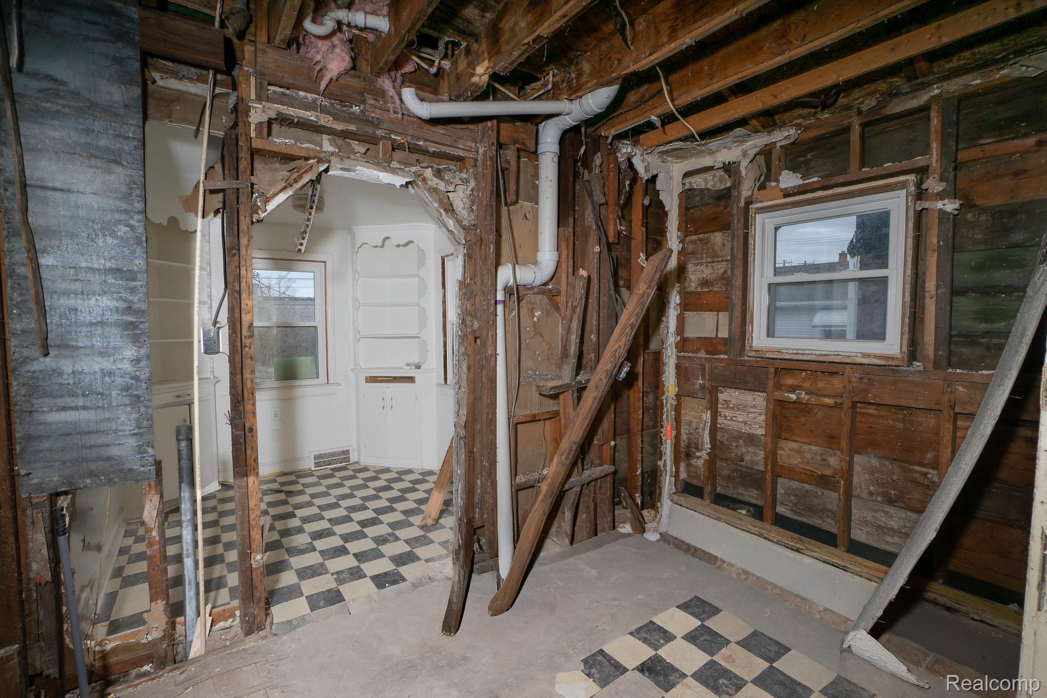 12257 W Jeffries Freeway