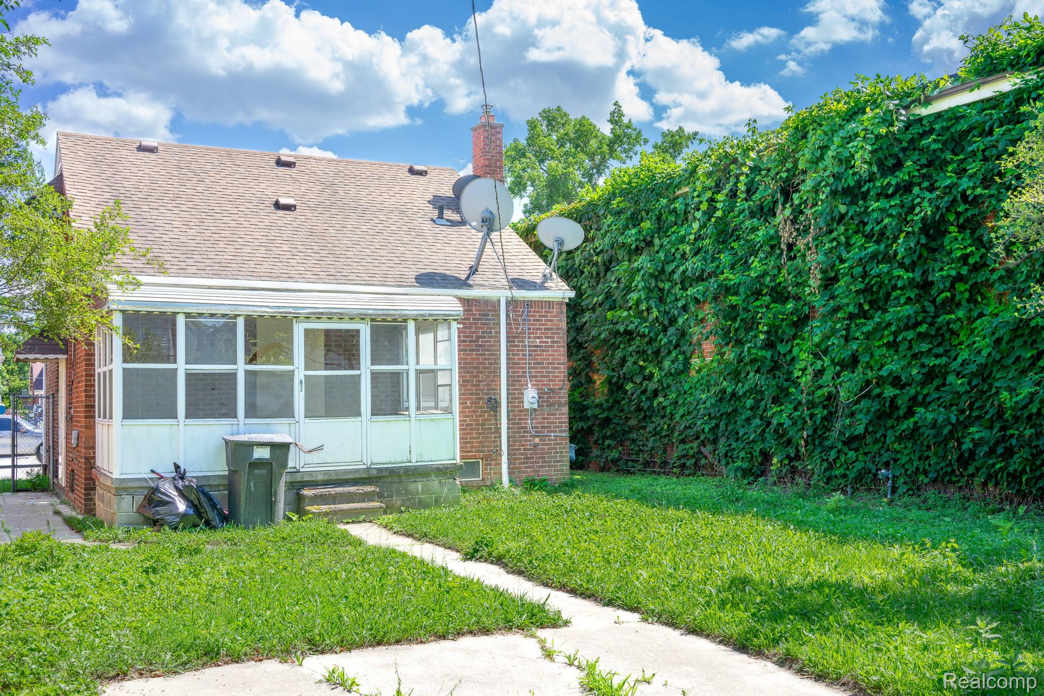 4224 W DAVISON