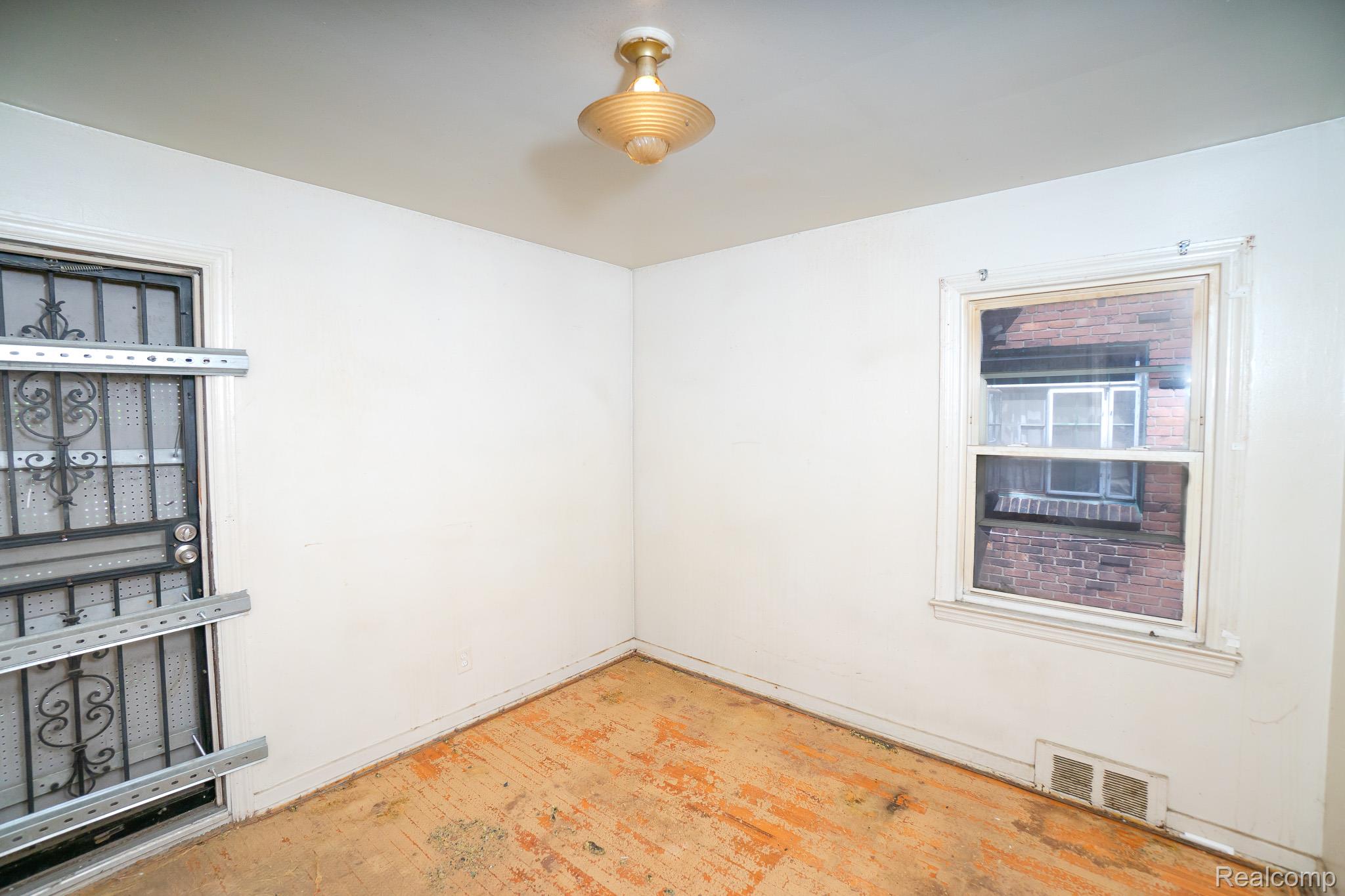 4224 W DAVISON