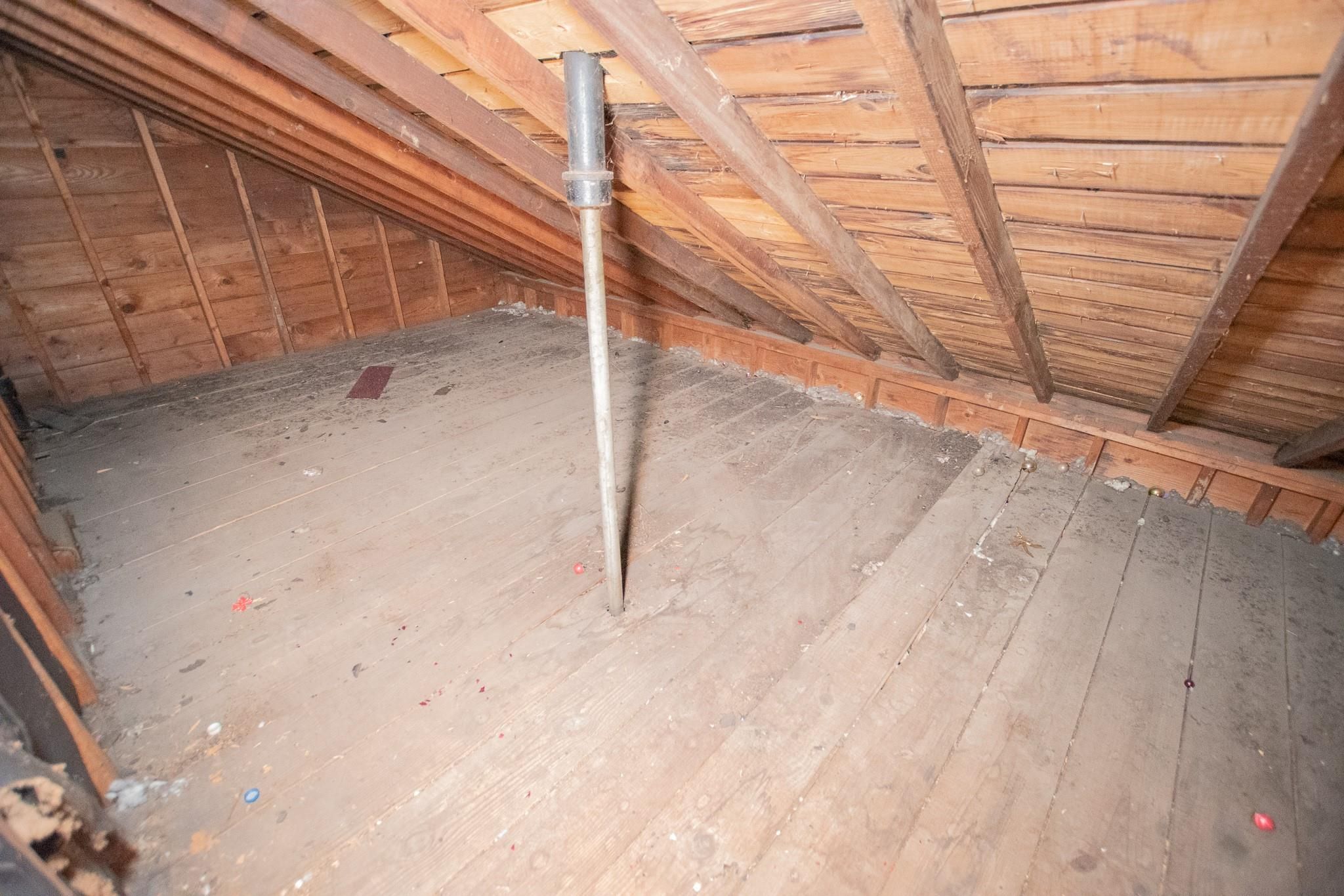 5250 BUCKINGHAM Avenue