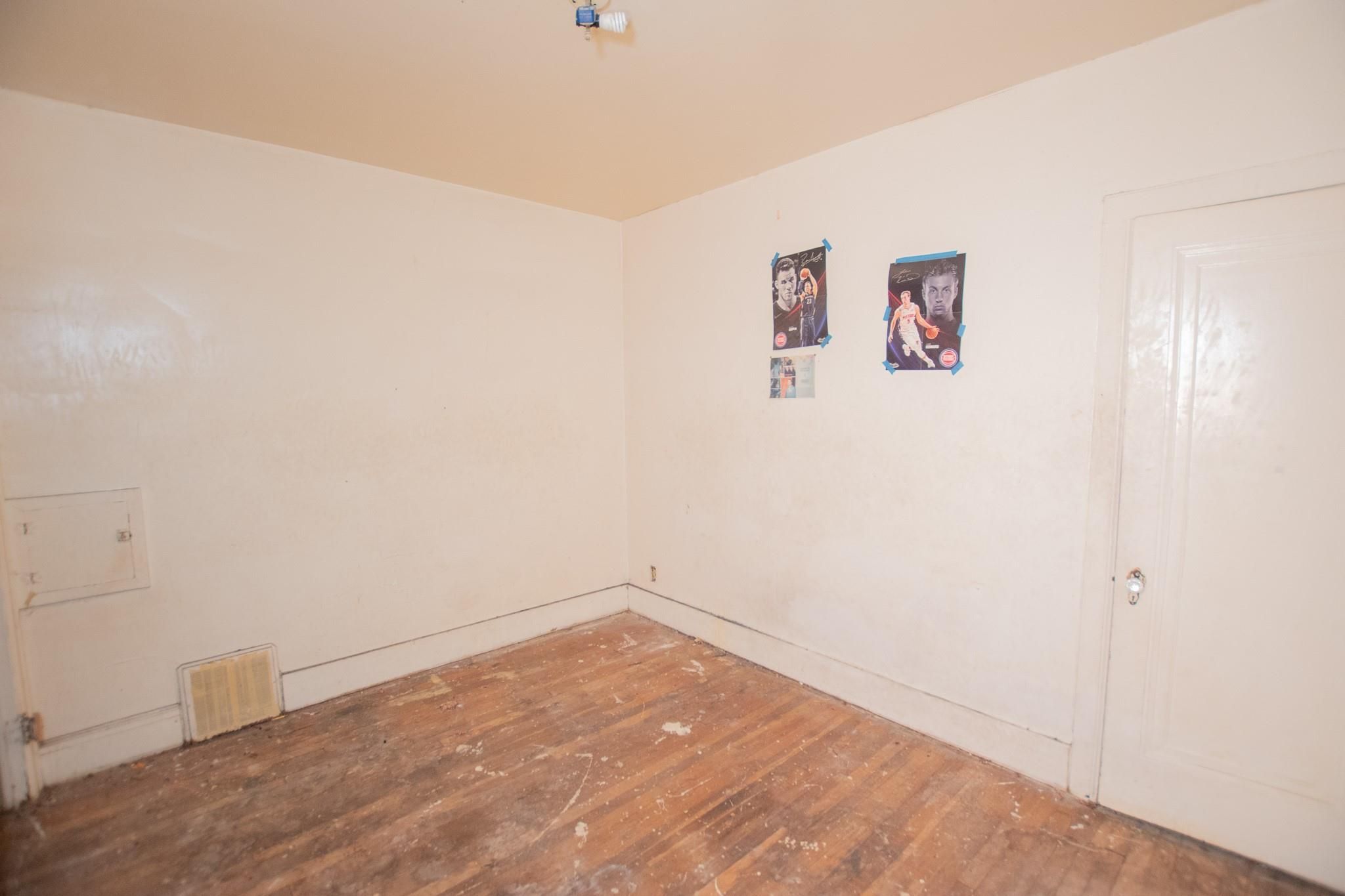 5250 BUCKINGHAM Avenue