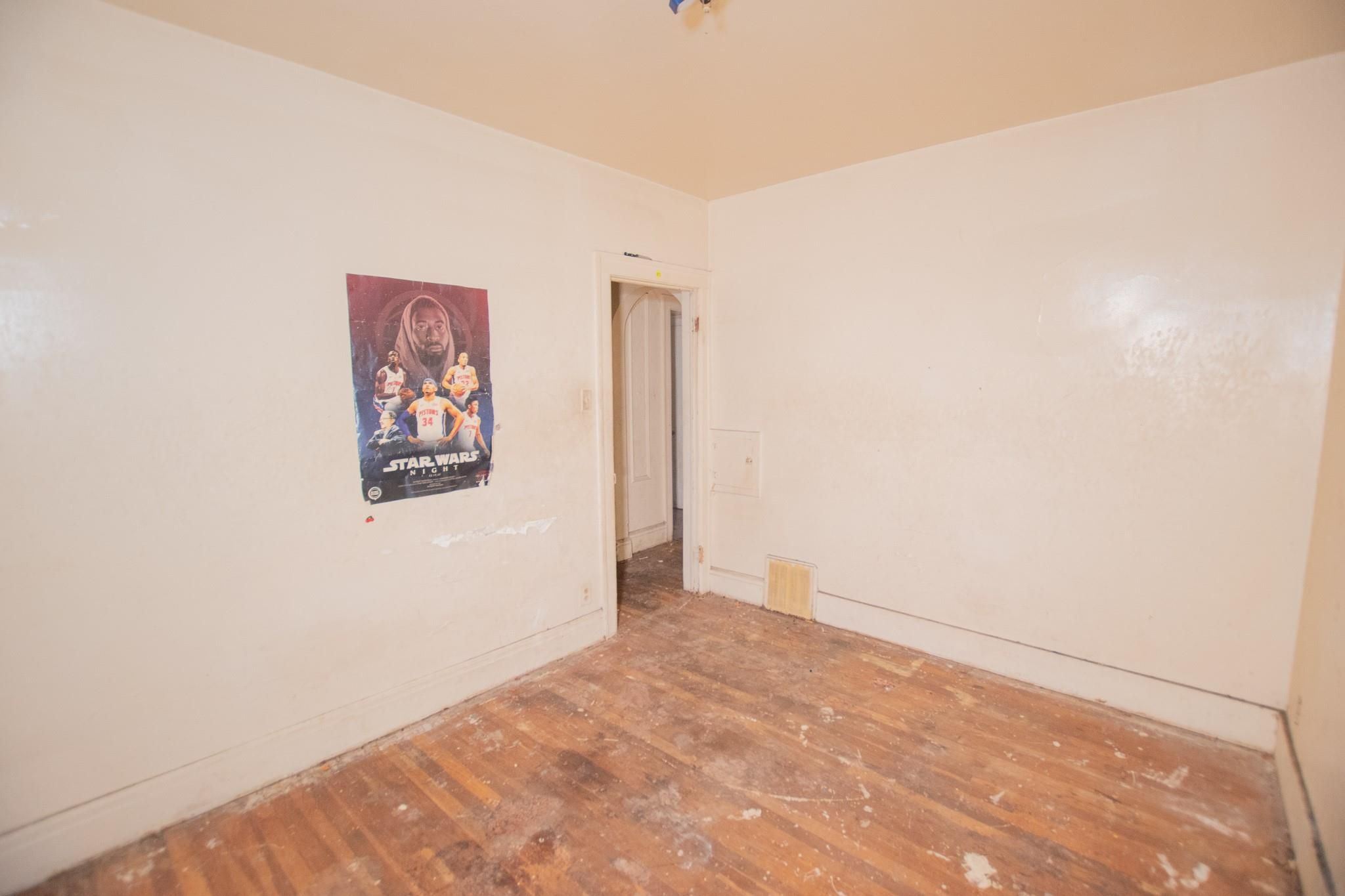 5250 BUCKINGHAM Avenue