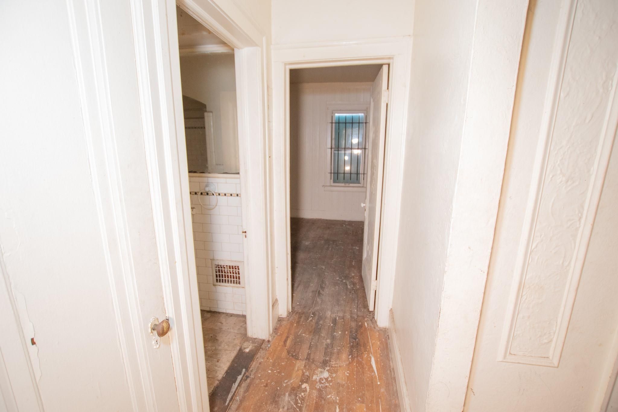 5250 BUCKINGHAM Avenue