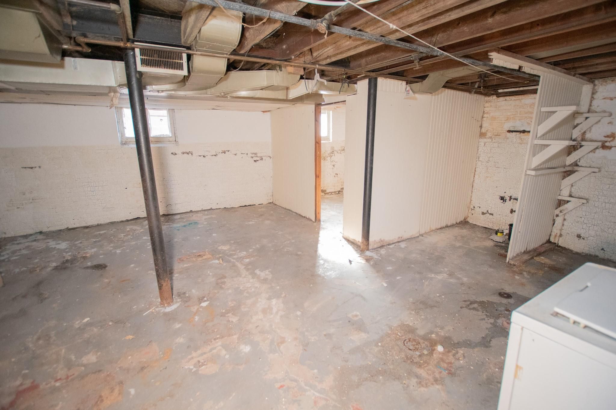 5250 BUCKINGHAM Avenue