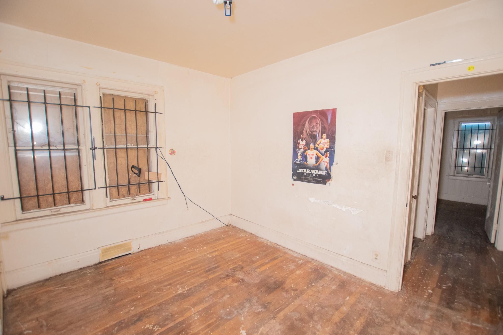 5250 BUCKINGHAM Avenue