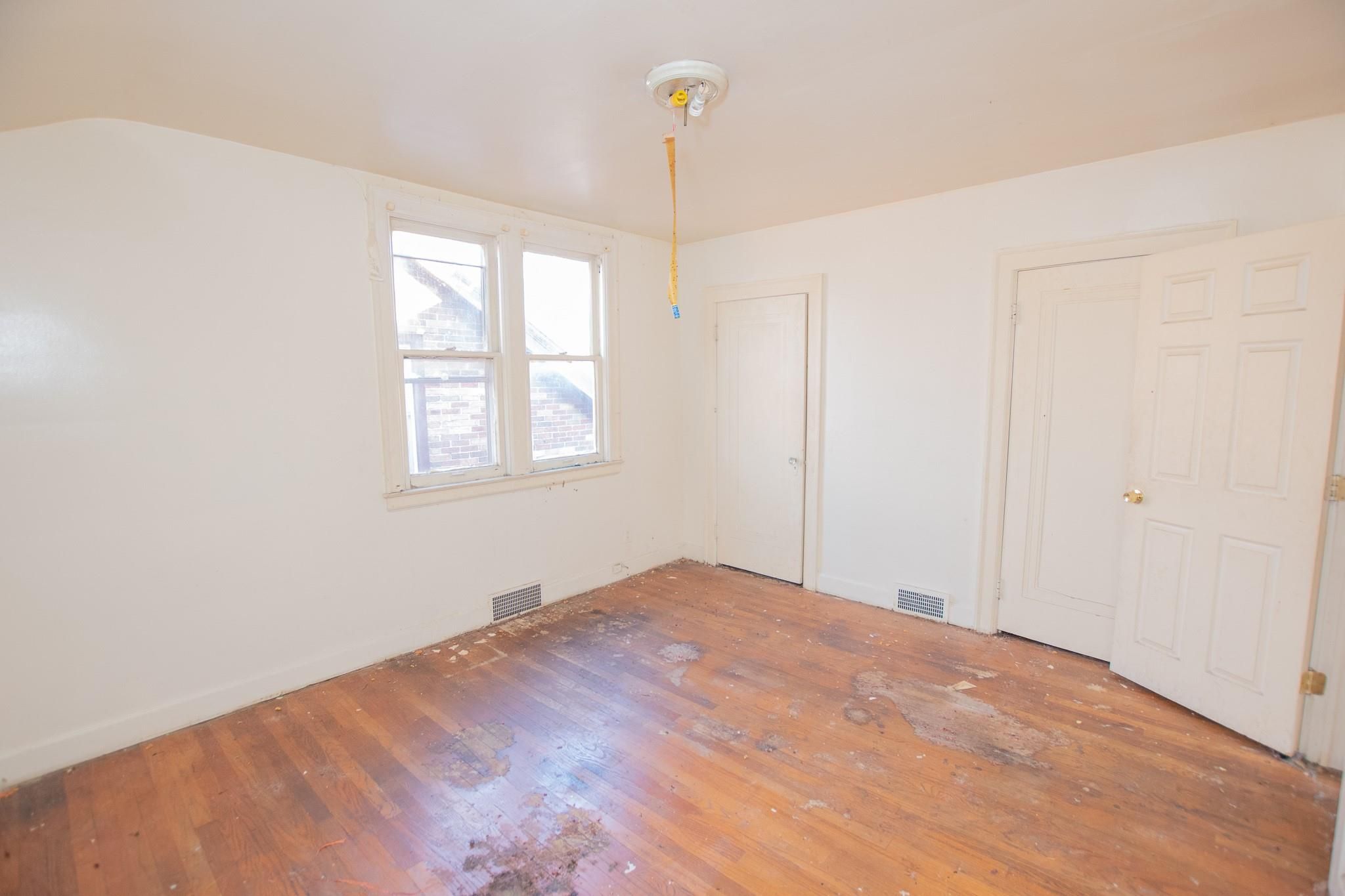 5250 BUCKINGHAM Avenue