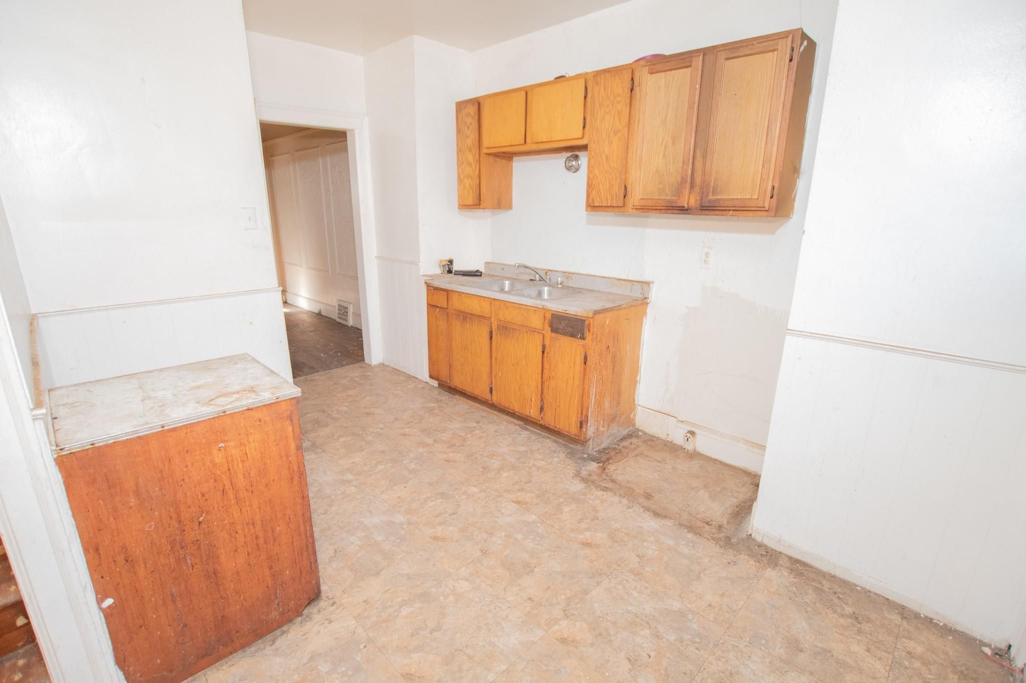 5250 BUCKINGHAM Avenue