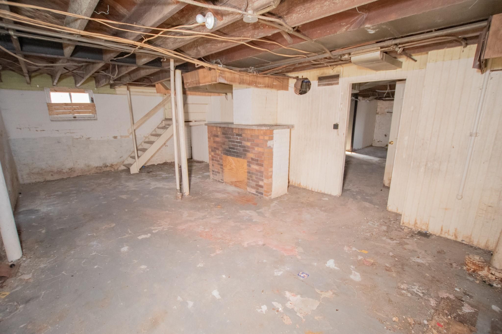 5250 BUCKINGHAM Avenue