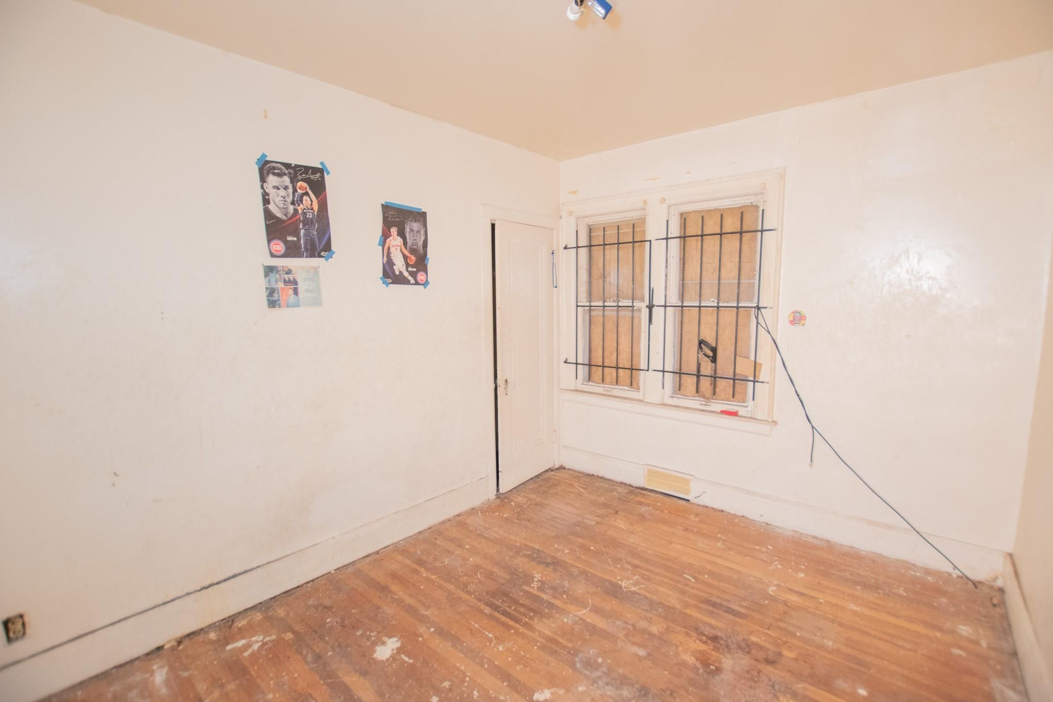 5250 BUCKINGHAM Avenue